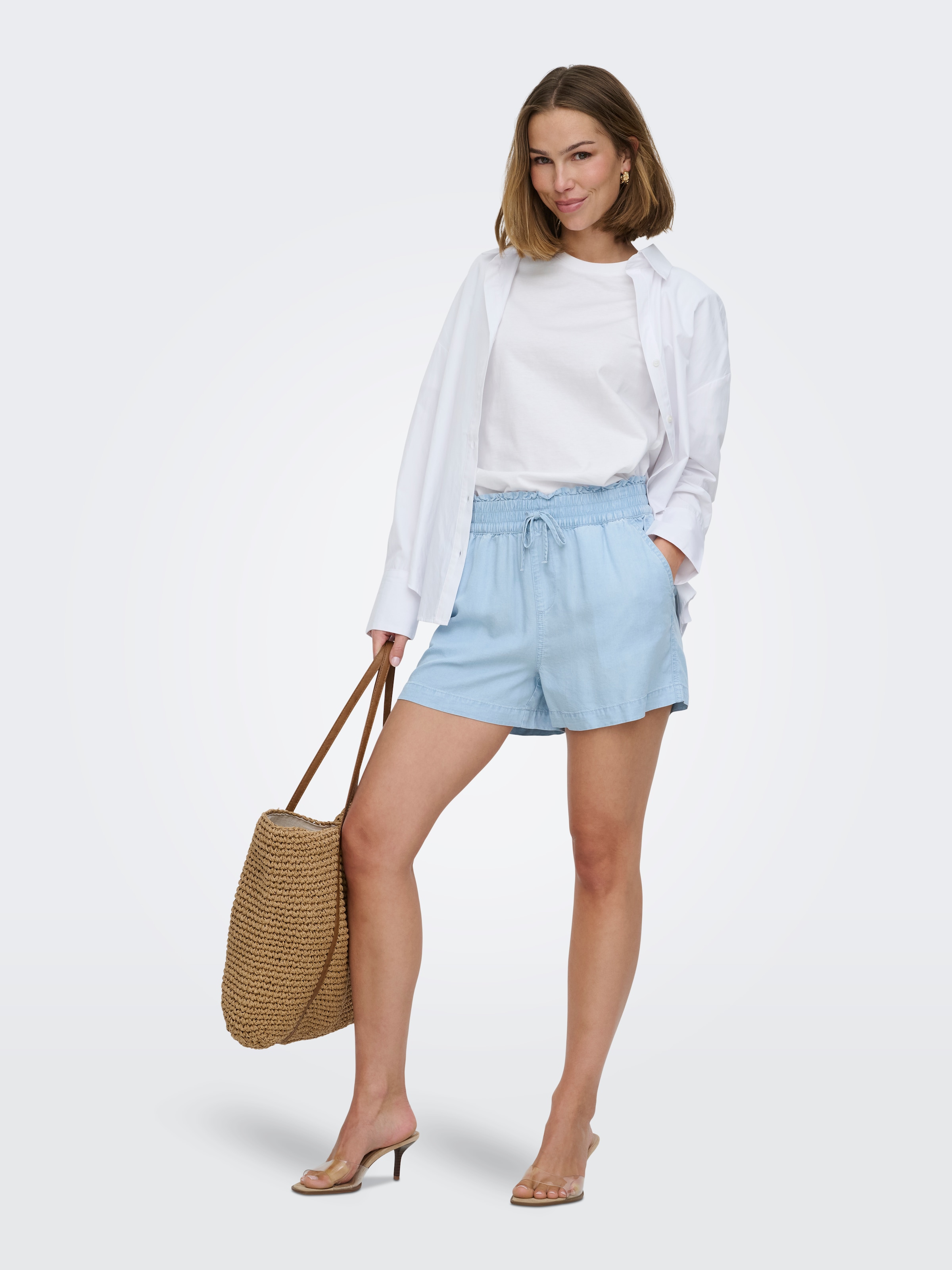 ONLY Short »ONLCHARIS LIFE PULL UP SHORTS WVN CC«  mit Bindeverschluss und elastischem Bündchen, Denim Look