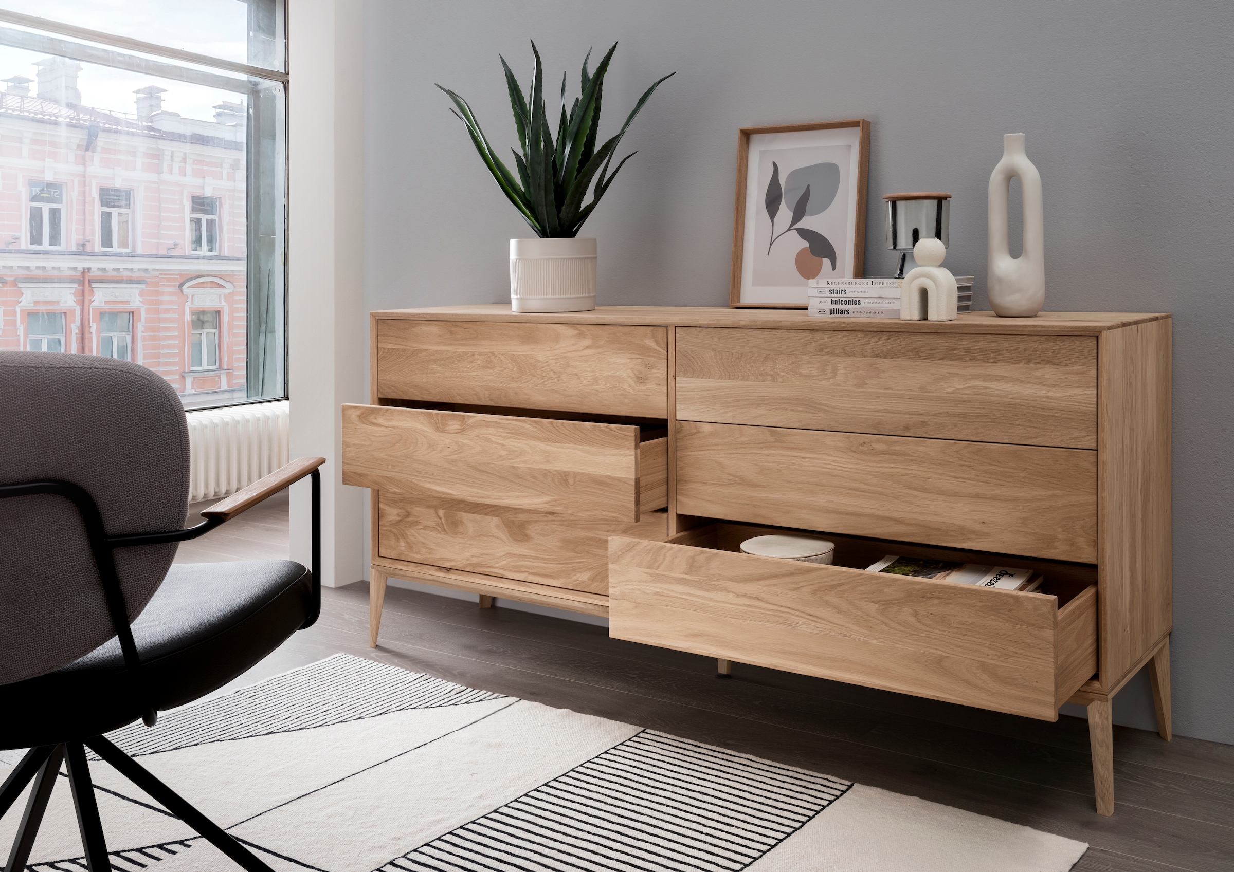 Home affaire Sideboard »Koda Kommode, 6 geräumige Schubladen mit Push-To-Open-Funktion, Scandi« Aus massivem Eichenholz, Minimalistischer Stil, B: 177,7 x H: 81,8 cm