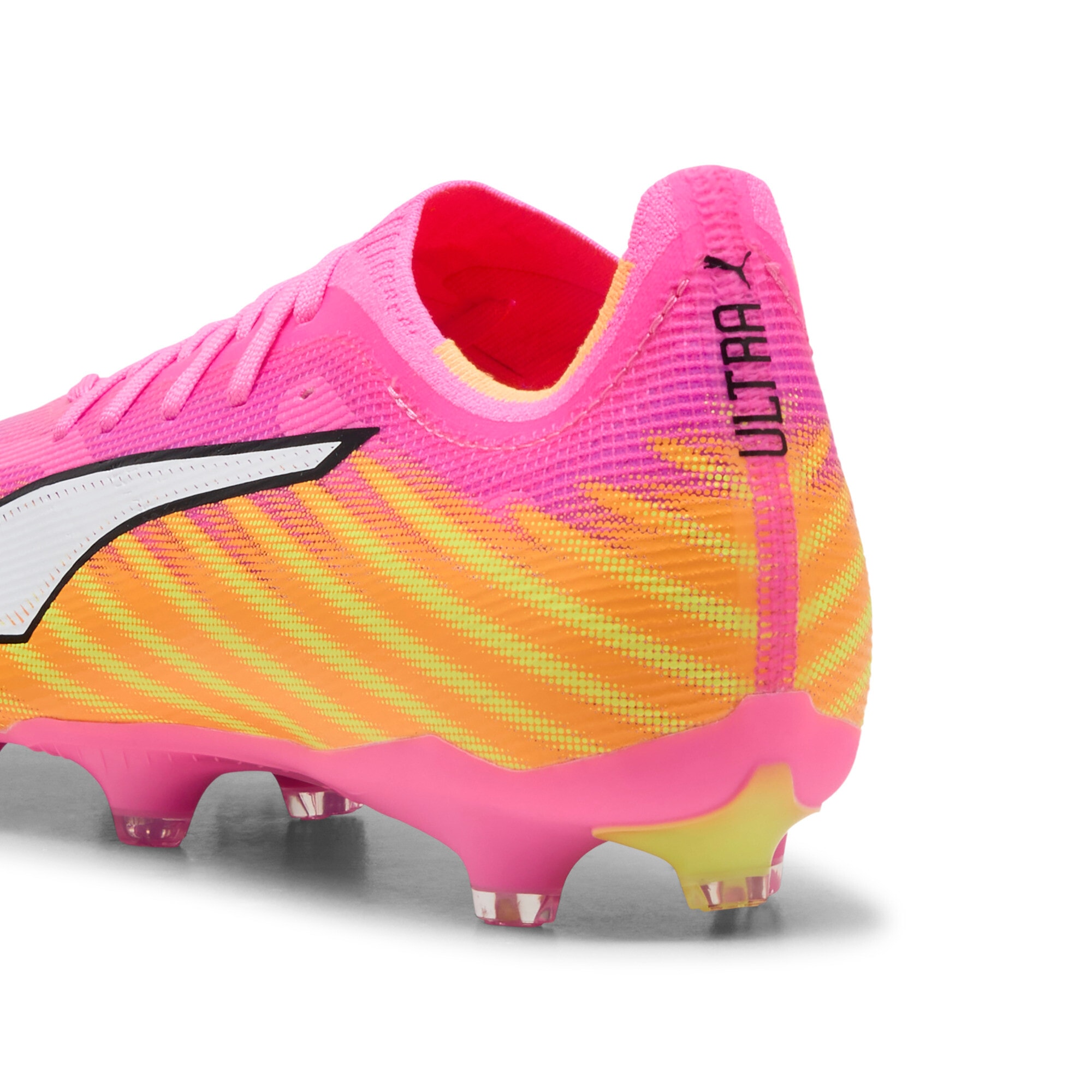 PUMA Chaussure de football »ULTRA 6 MATCH FGAG«  pour terrains en gazon et gazon synthétique, avec lacets, avec crampons FastTrax