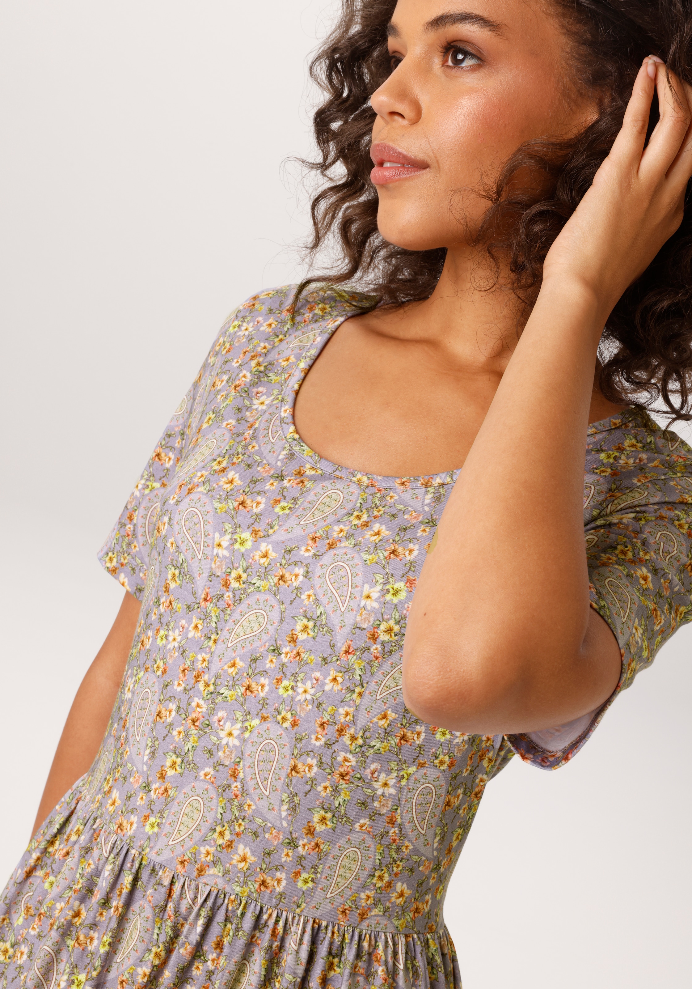 Aniston CASUAL Robe d'été mit romantischem Blumendruck und Paisley-Muster - NEUE KOLLEKTION