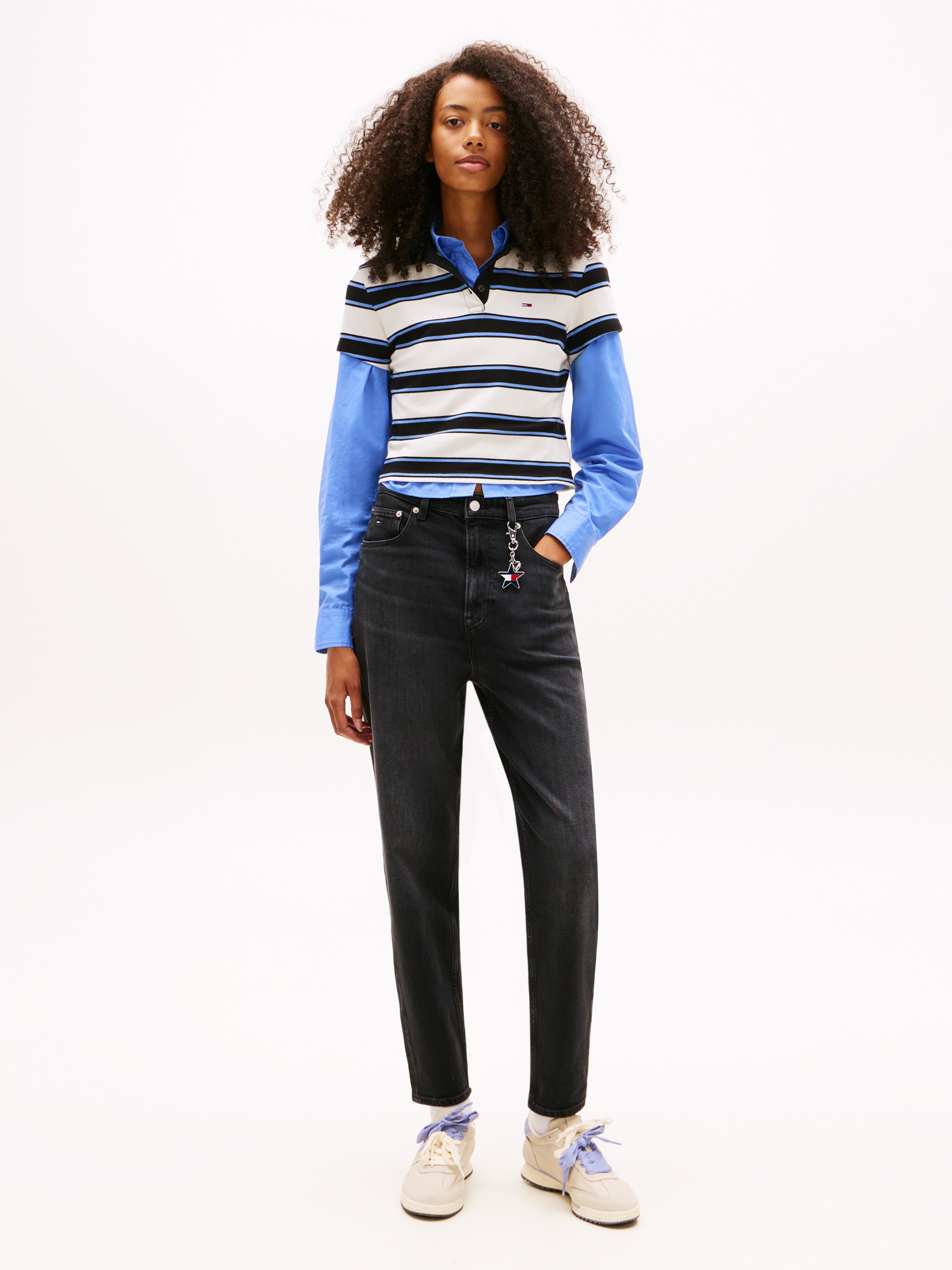 Tommy Jeans Mom-Jeans »MOM JEAN UH TPR« mit Logo-Stickereien, in knöchelfreier Länge