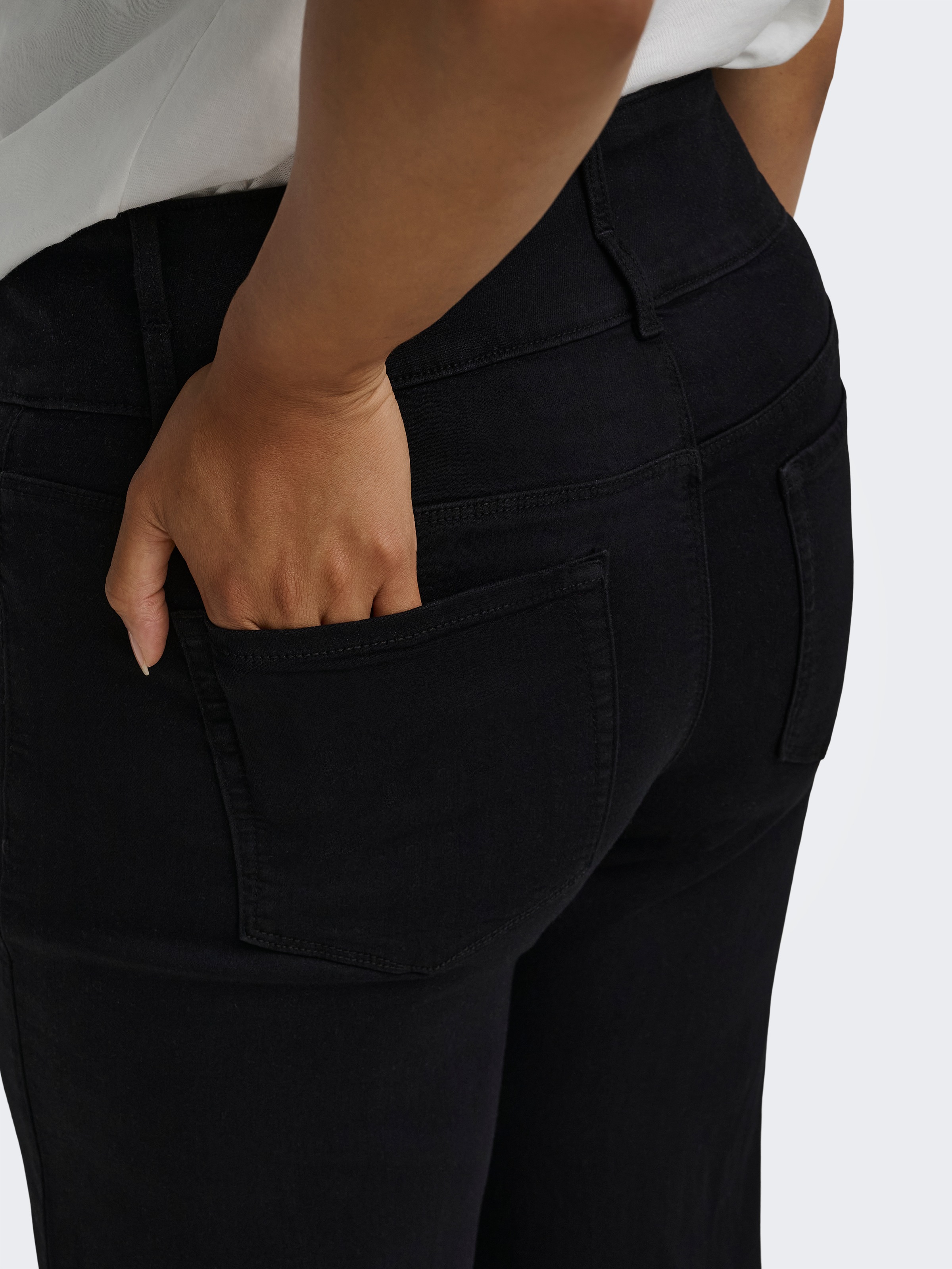ONLY CARMAKOMA Jeans taille haute »CARANNA HW WIDE BLACK DNM NOOS« mélange de viscose, taille haute