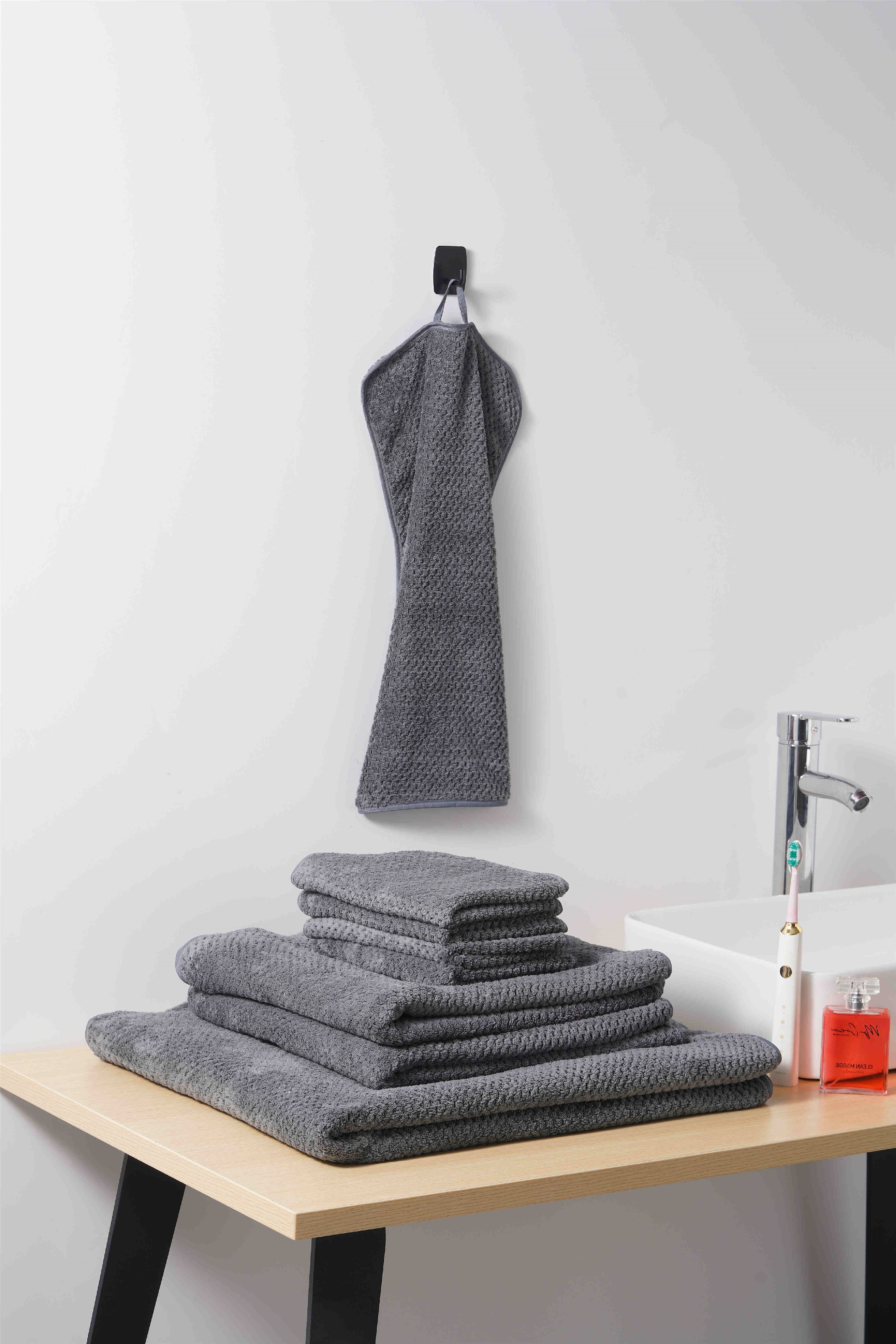 GOODproduct Handtücher »Parris, diverse Grössen, ideal als Sporthandtuch, Reisehandtuch« sehr leicht, kompakt, schnelltrocknend, Mikrofaser, mit Waffelmuster