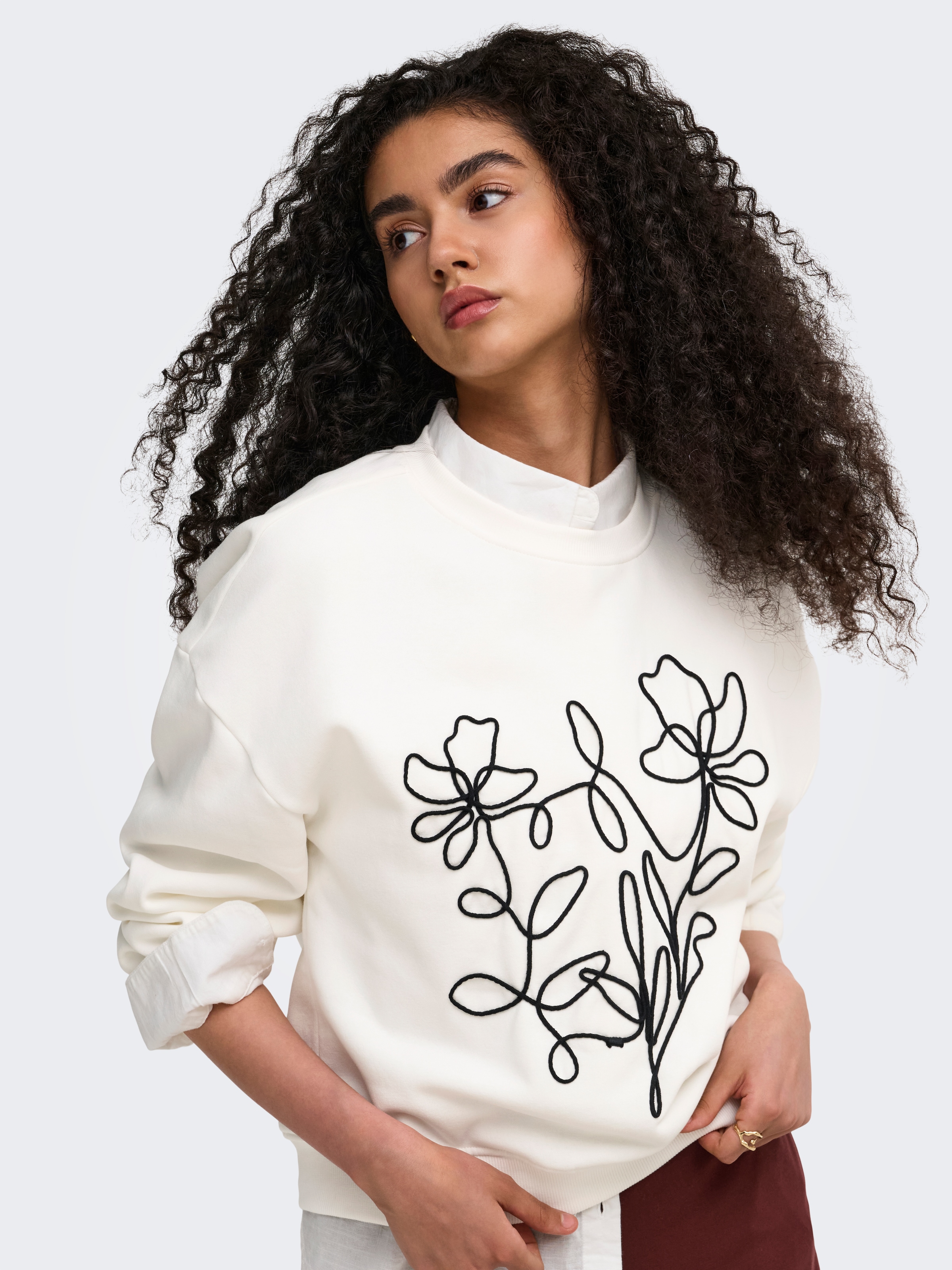 ONLY Sweat-shirt »ONLBROOKLYN L/S EMBROIDERY BOX SWT«, mélange coton, coupe régulière

