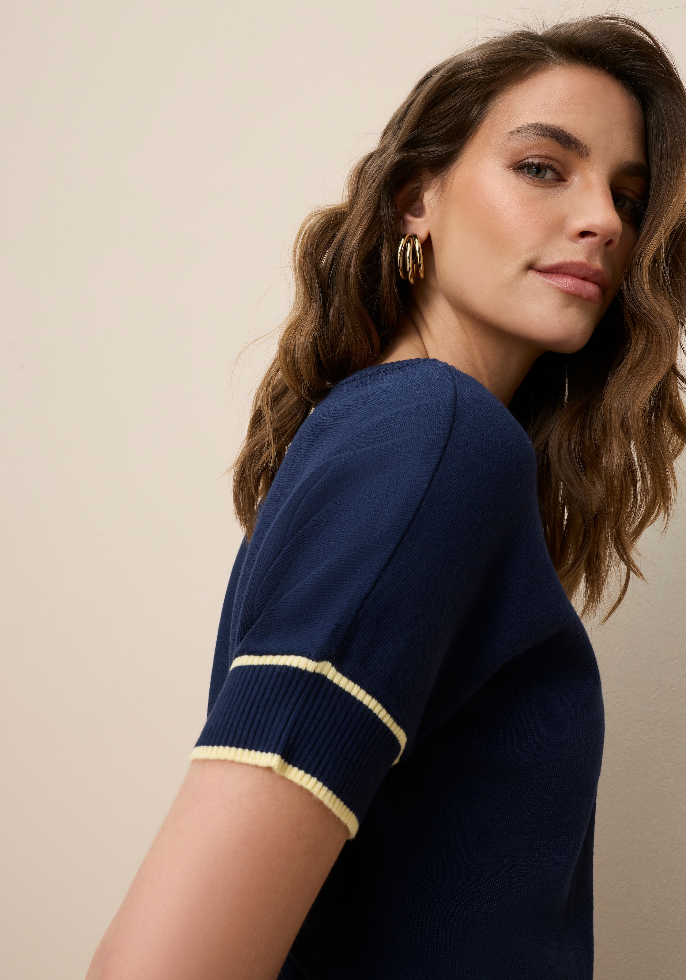 Tamaris Robe en tricot mit tailliertem Bindeband und Kontraststreifen