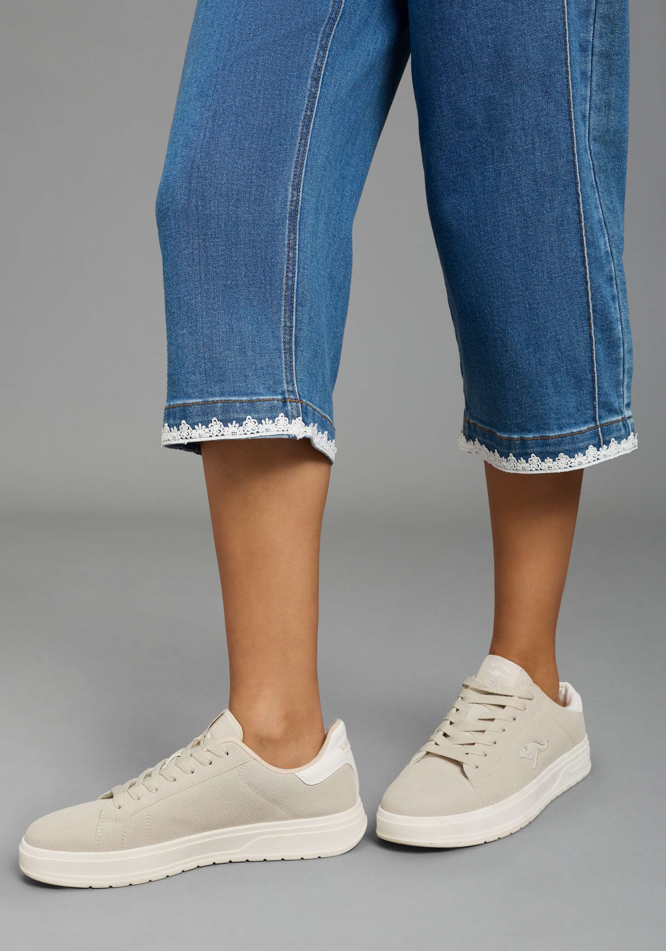 KangaROOS Jeans confort avec poches fendues, culotte, dentelle à l'ourlet