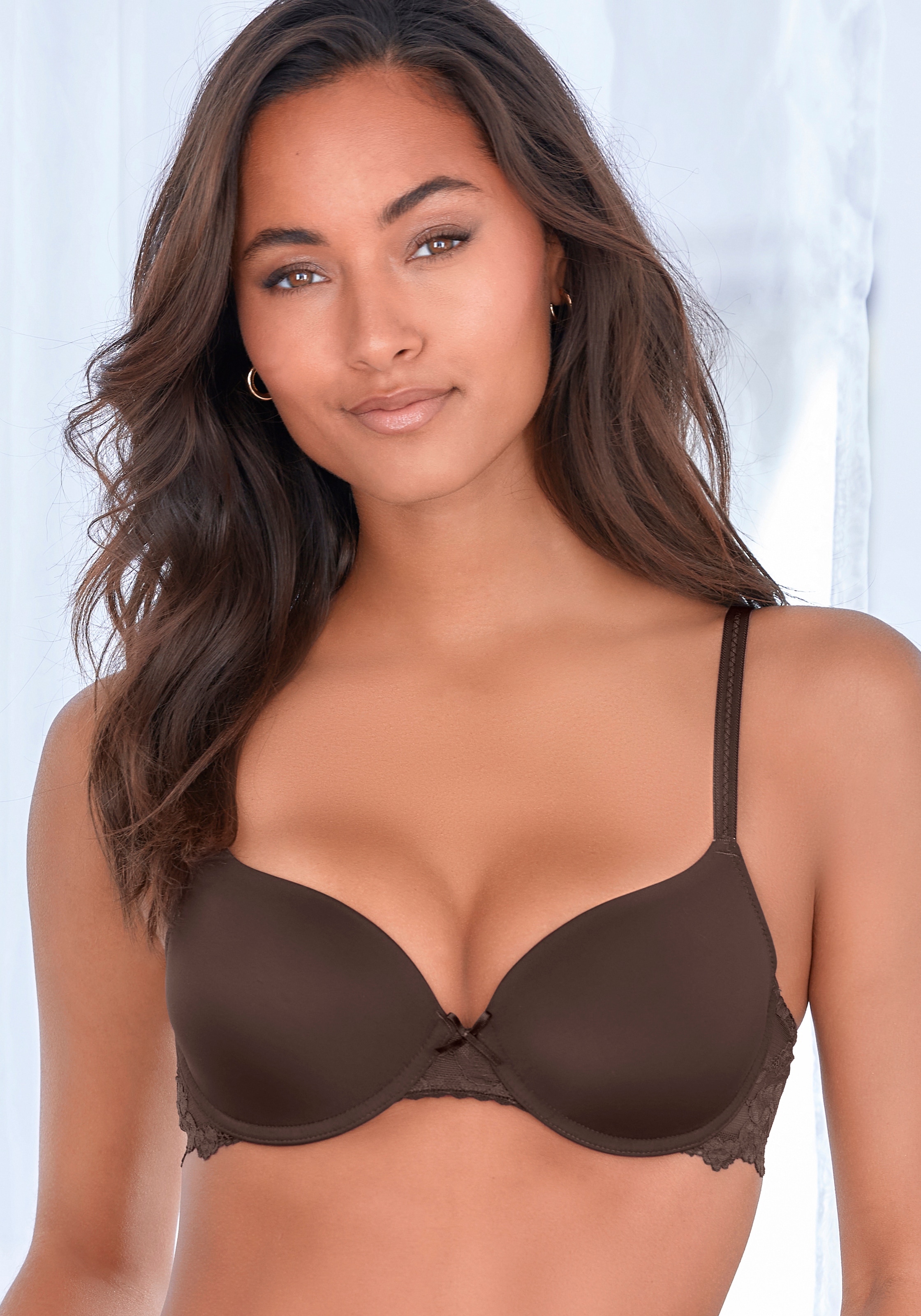 LASCANA Soutiens-gorge moulés »Vittoria« mit Bügel und Rücken aus floraler Spitze