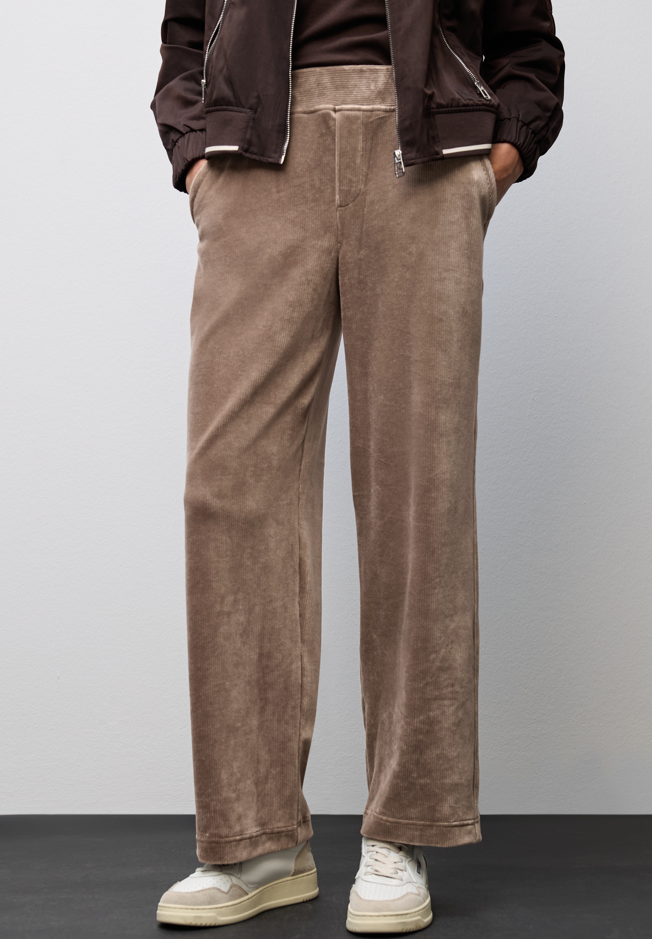 STREET ONE Pantalon en velours côtelé  mit Stretch und seitliche Taschen
