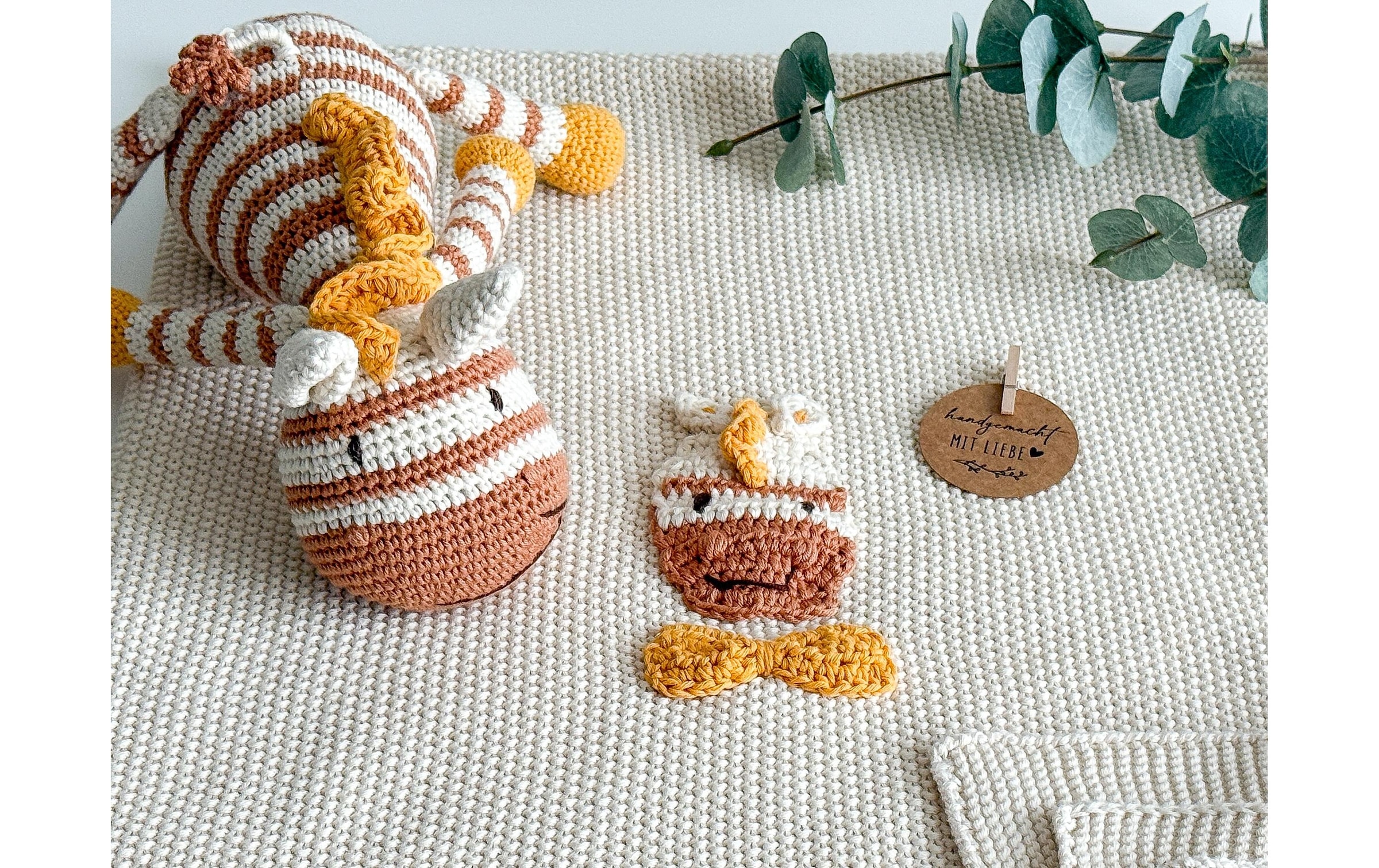   Set cadeau pour nouveau-né »Welcomebabybox Enno – Decke & Zebra« 2 cuis Kuschelige 2-teilige Geschenkbox für Babys