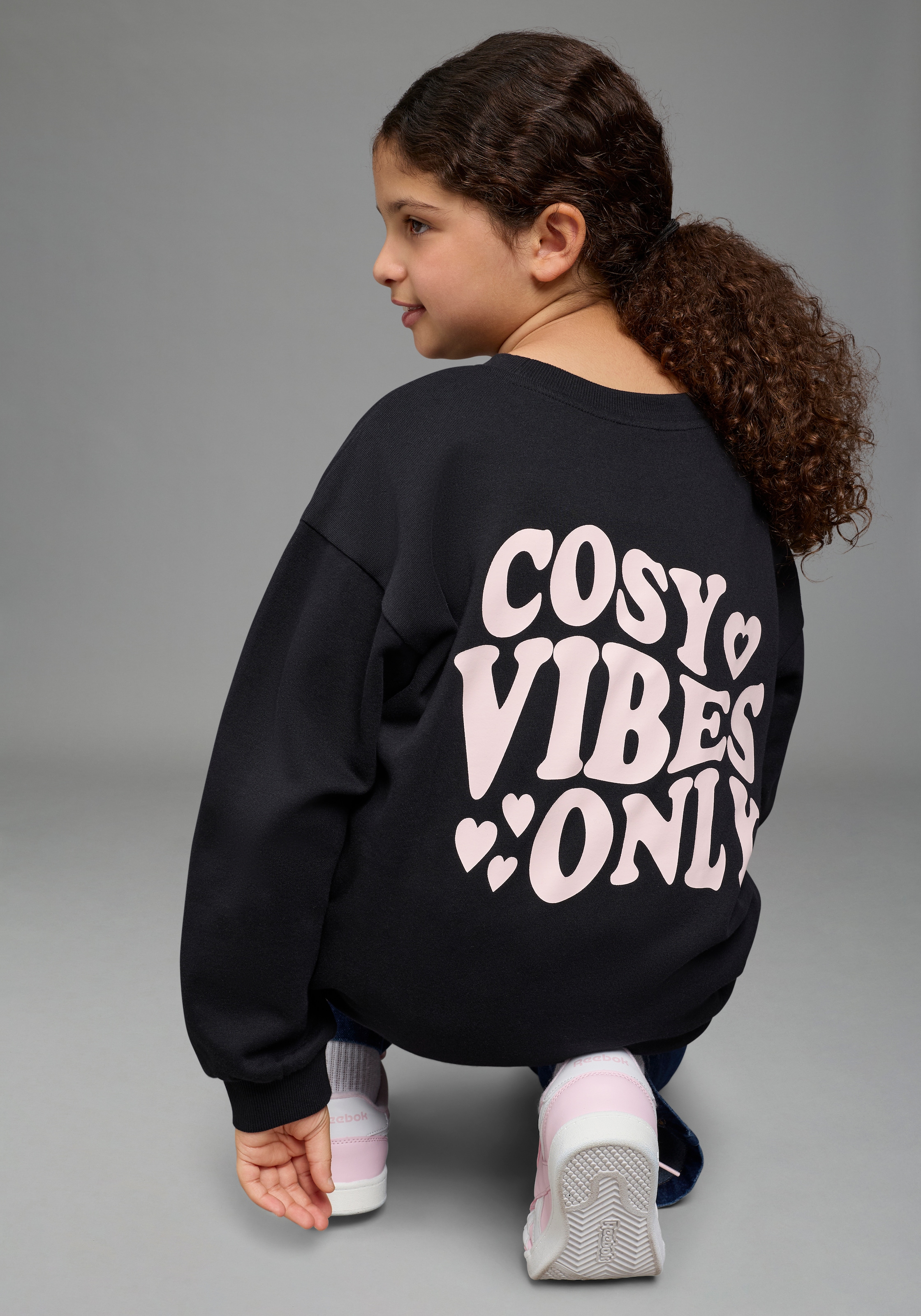 KIDSWORLD Sweat-shirt »Rückenprint Sweatshirt in lockerer Form«, sweatshirt large avec impression devant et dos, forme confortable
