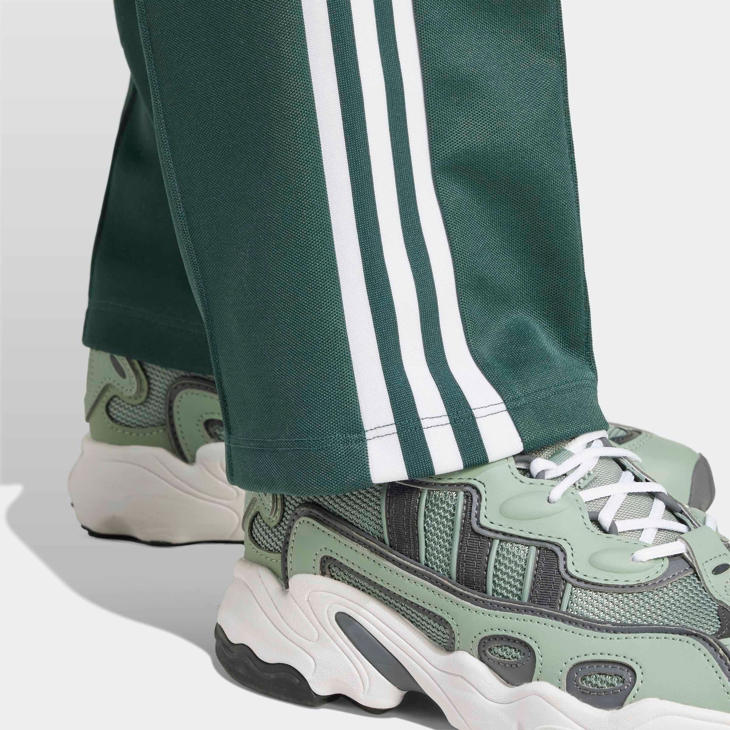 adidas Originals Pantalon de sport »CLASSIC TP«  Retro Style, der gerade Schnitt mit schmal zulaufenden Bein