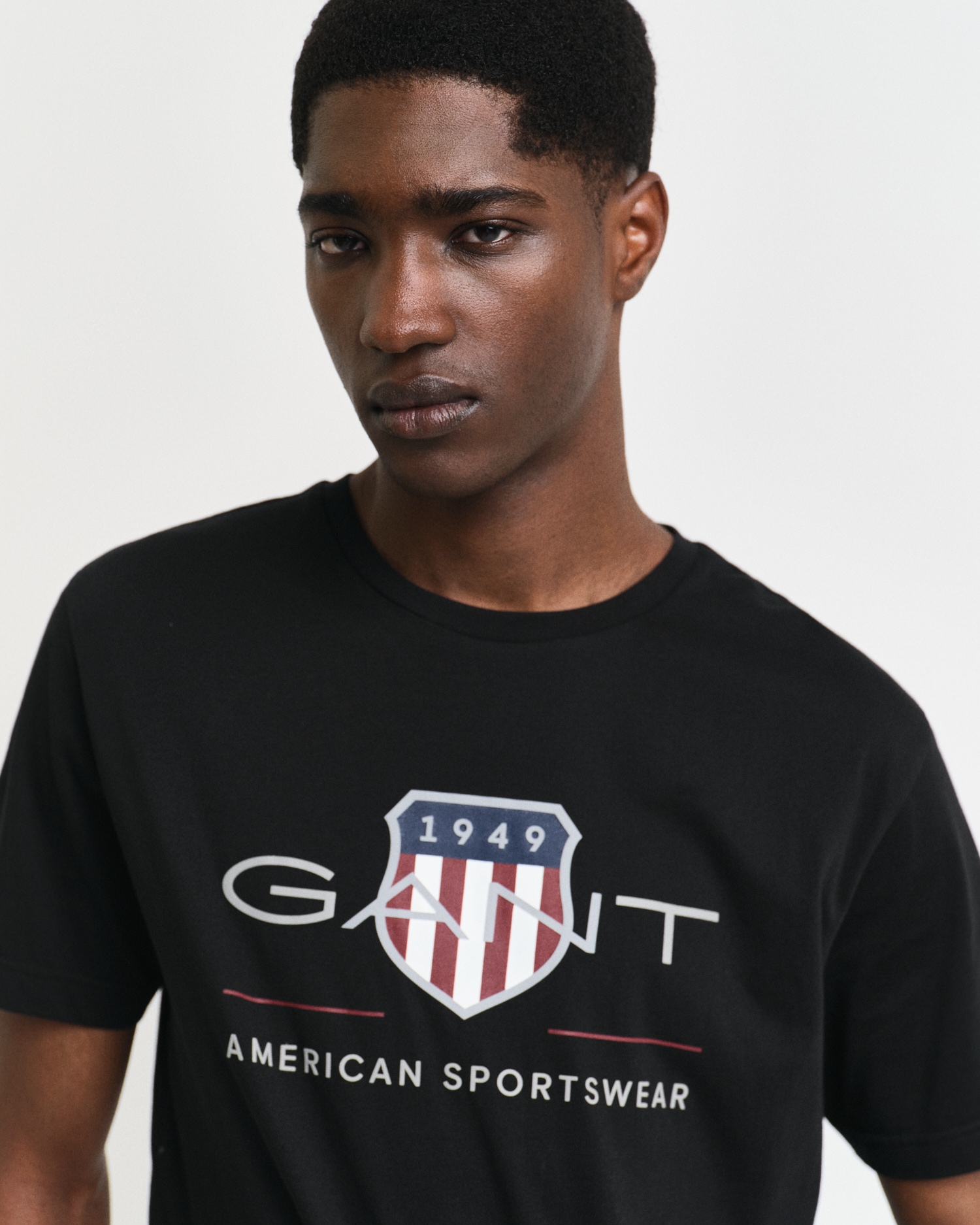 Gant T-shirt »REG ARCHIVE SHIELD SS T-SHIRT« avec impression logo sur la poitrine