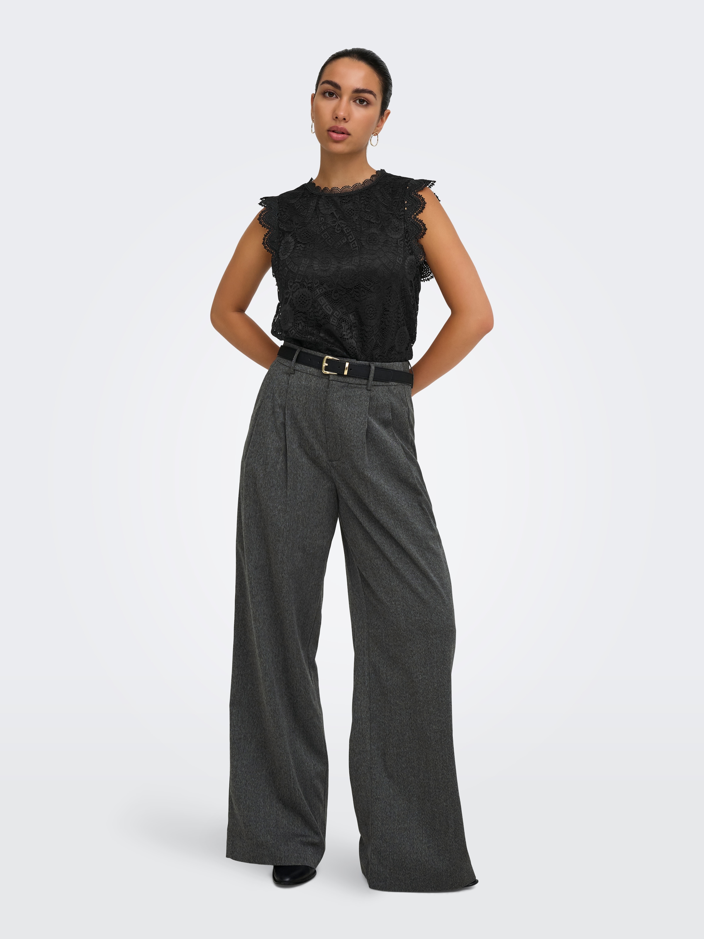 ONLY Top en dentelle »ONLSINE S/L LACE TOP CS JRS« mélange de matières, coupe régulière, col rond