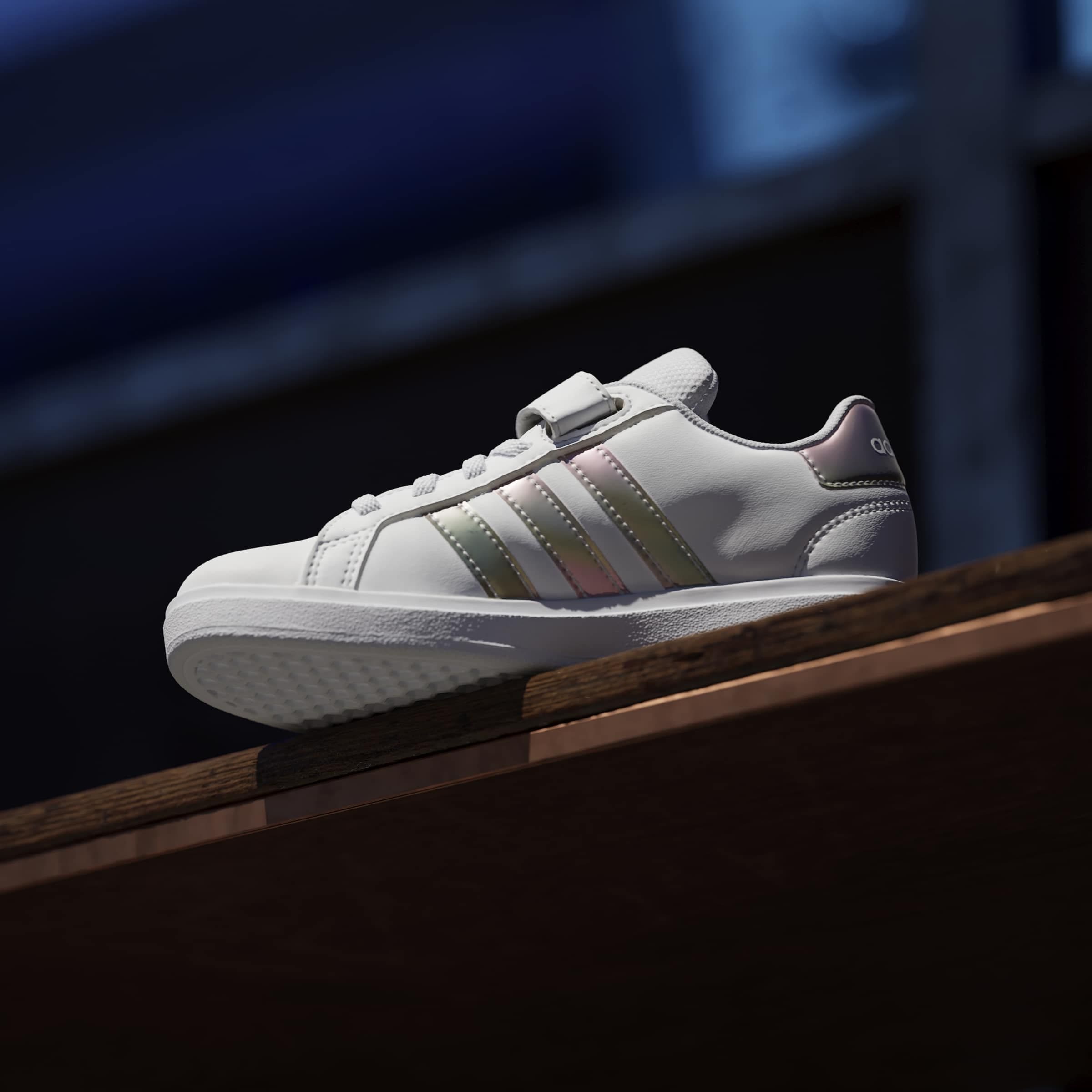 adidas Sportswear Chaussures à scratch »GRAND COURT 2.0 KIDS«  Design auf den Spuren des adidas Superstar