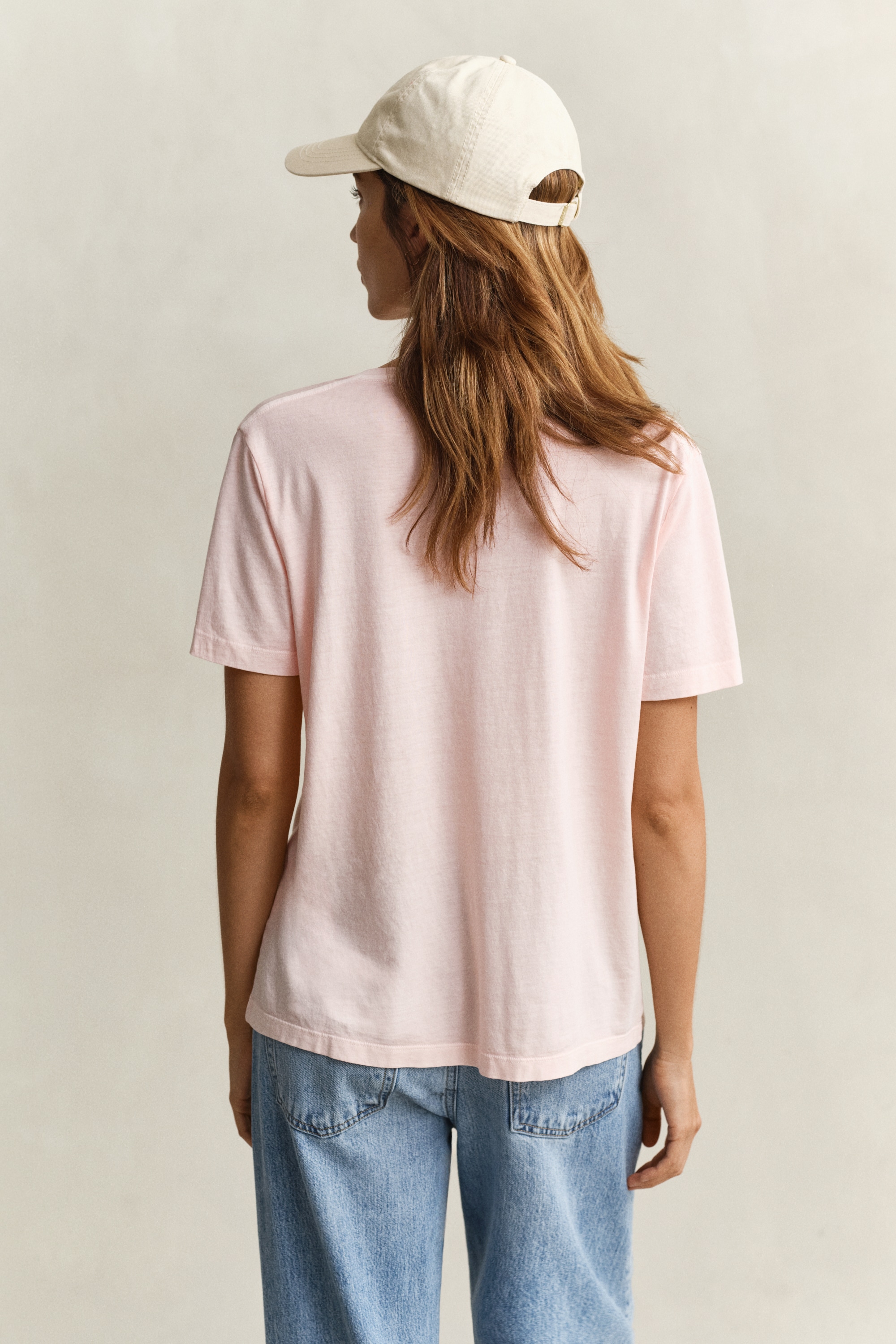 Gant T-shirt »REGULAR WASHED SHIELD V-NECK« coupe régulière avec col en V