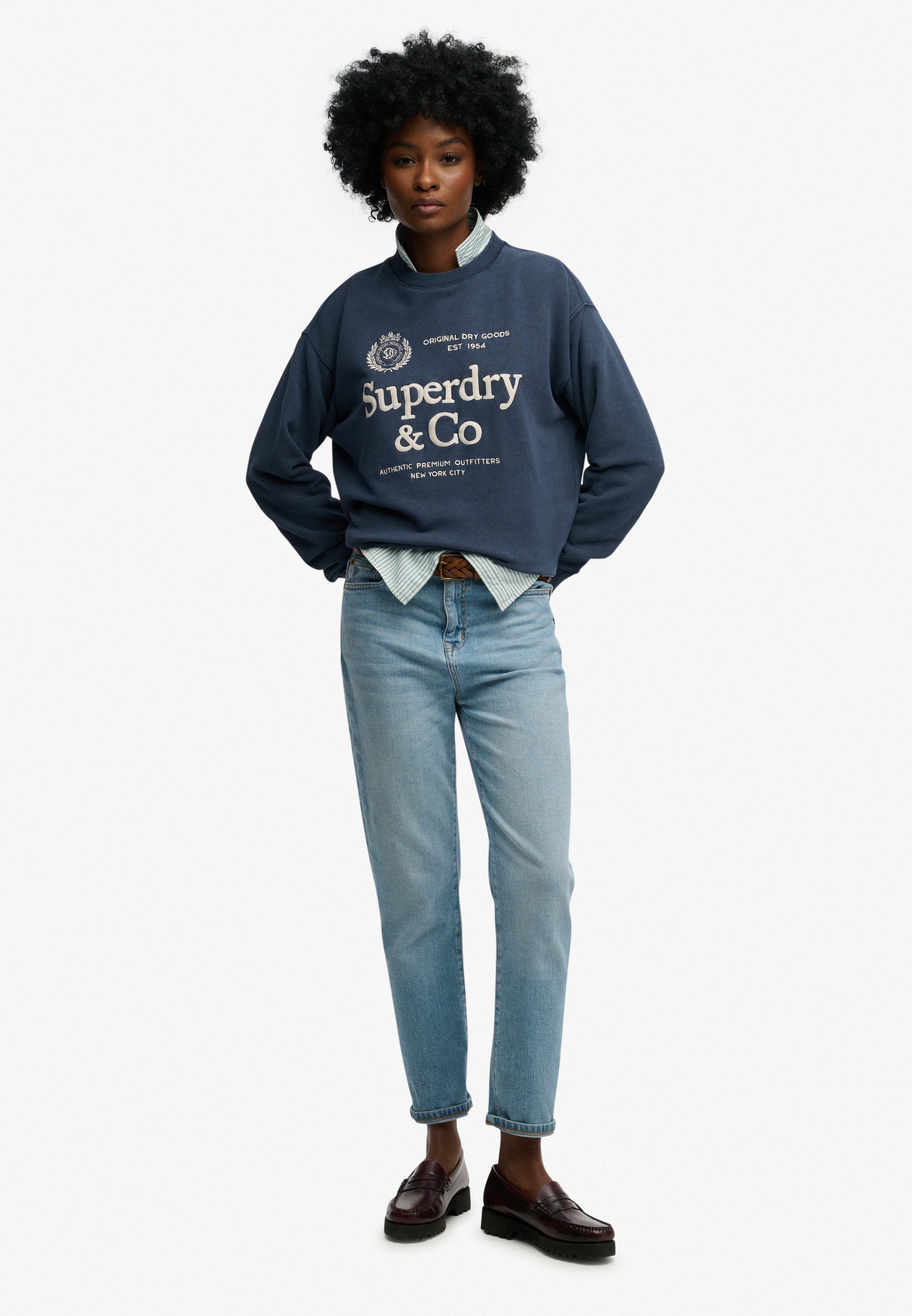 Superdry Sweatshirt »LUXE CASUAL EMB LOOSE CREW«, mit Print, aus Baumwolle, Relaxed Fit, ohne Verschluss

