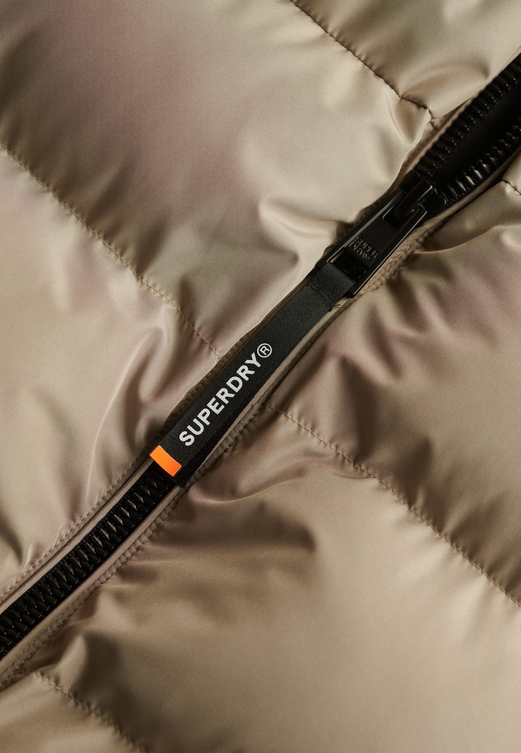Superdry Veste matelassée »HOODED SPORTS PUFFER JACKET« mit Kapuze Kunstfaser, relaxed fit