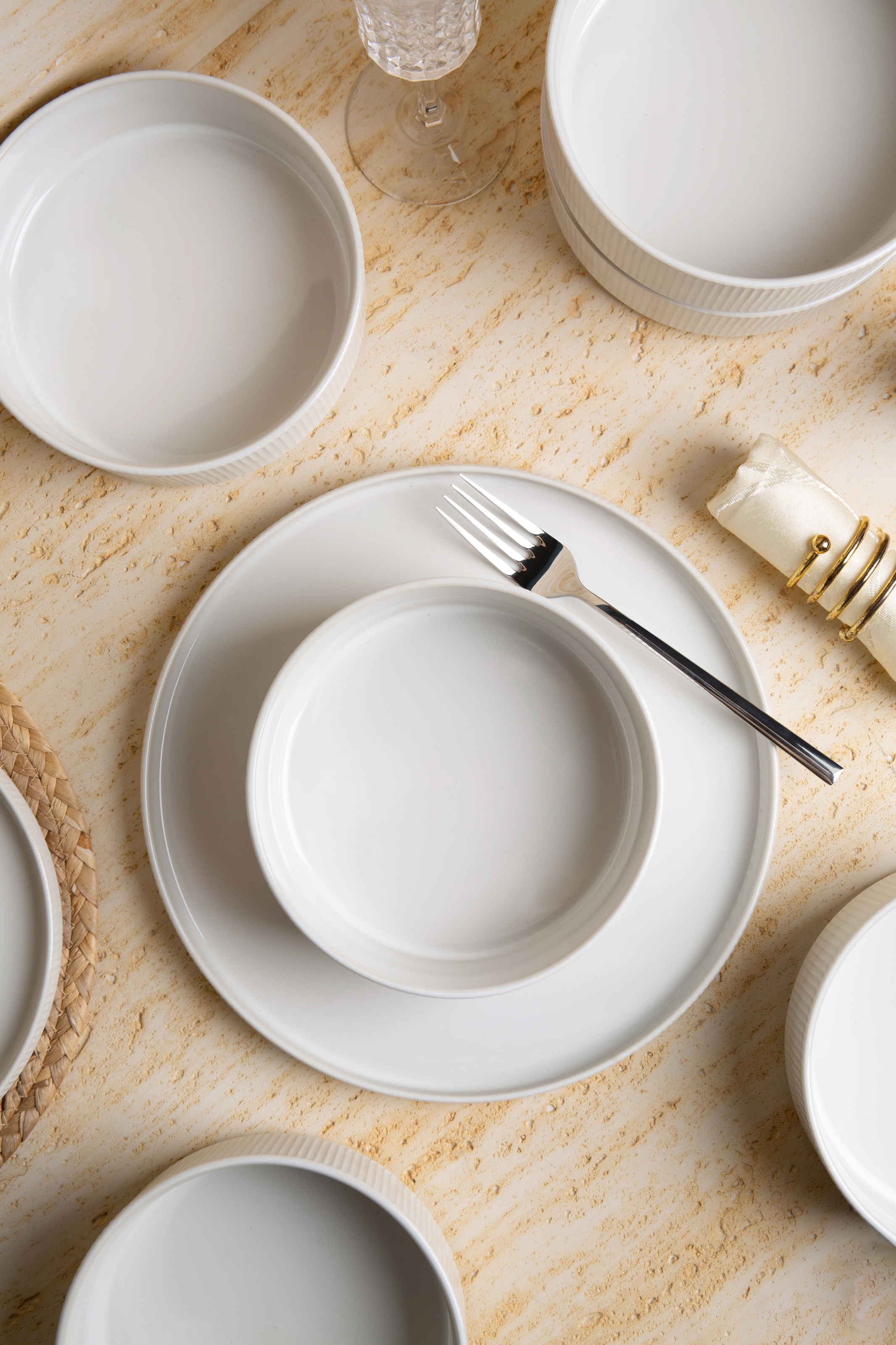 GOODproduct Set de vaisselle »Ylvii, aussen matt, innen reaktiv glasiert« spülmaschinenfest und mikrowellengeeignet