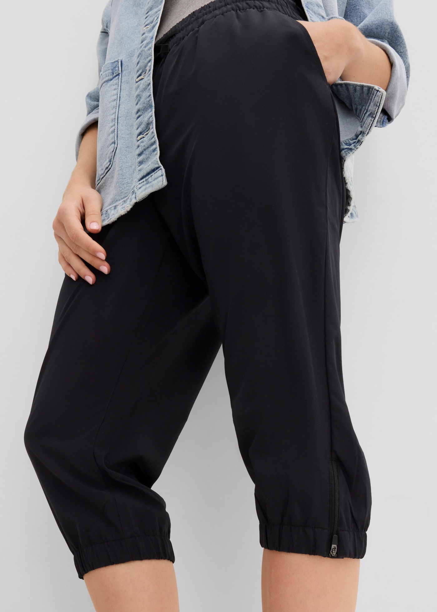 bonprix Pantalon fonctionnel  longueur 7/8, fentes latérales avec zip, poche zippée arrière