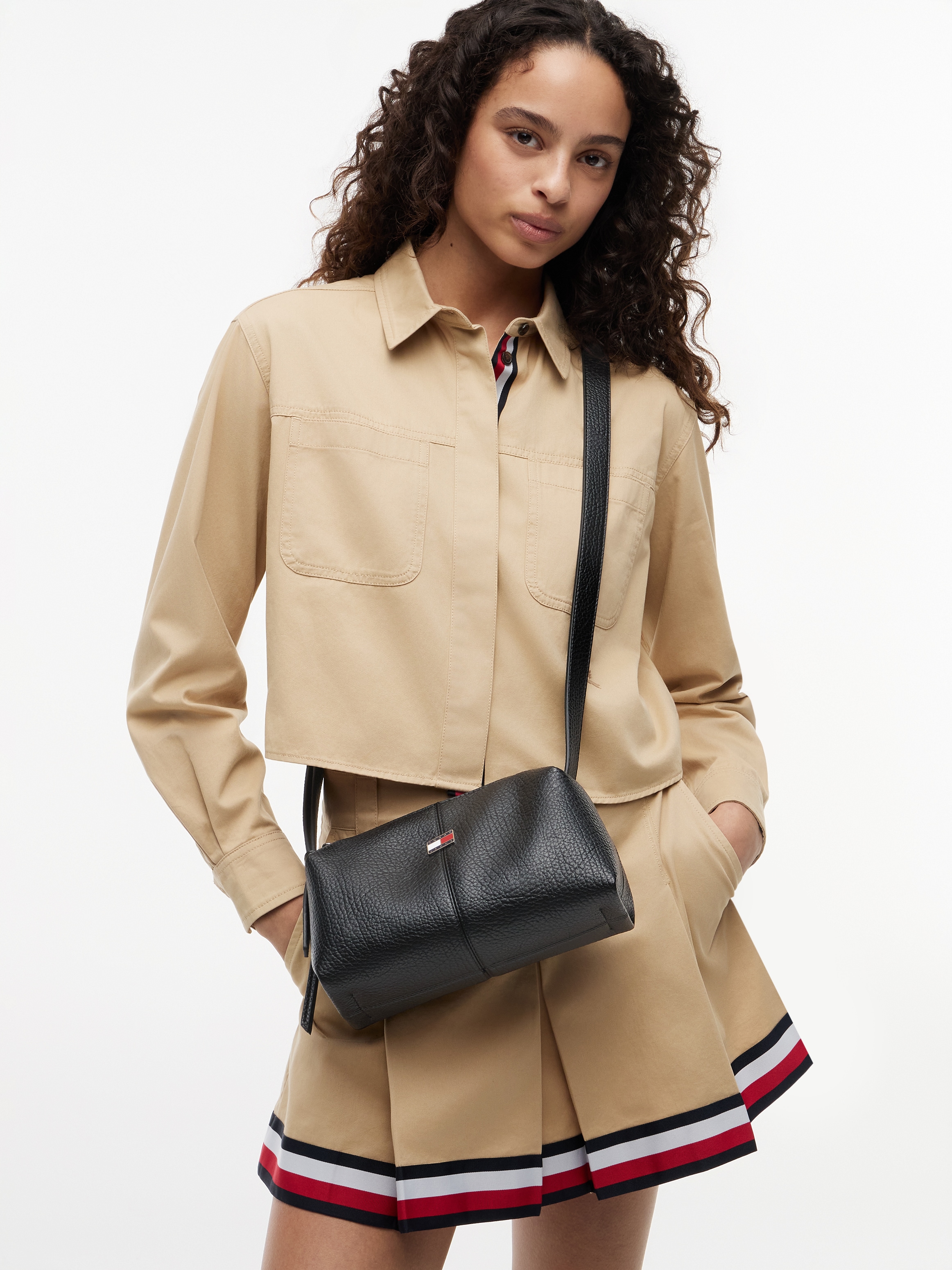Tommy Jeans Sac à bandoulière »TJW SLOUCHY CITY CAMERA BAG« Sac à bandoulière unisexe, sac appareil photo avec emblème drapeaux logo