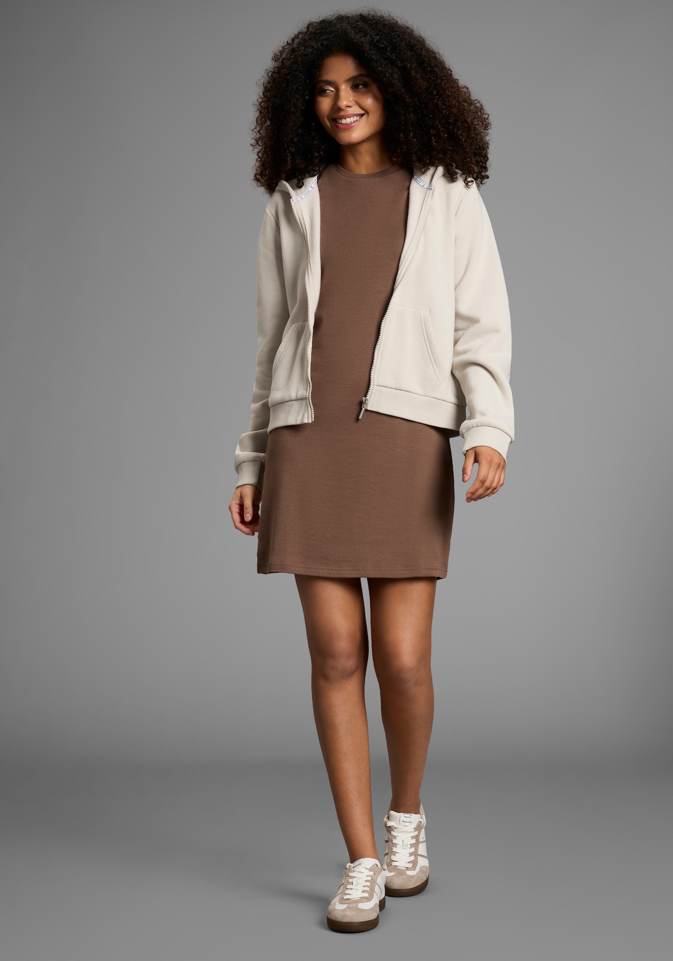 DELMAO Kapuzensweatjacke mit Reissverschluss, Kapuze & Kängurutasche