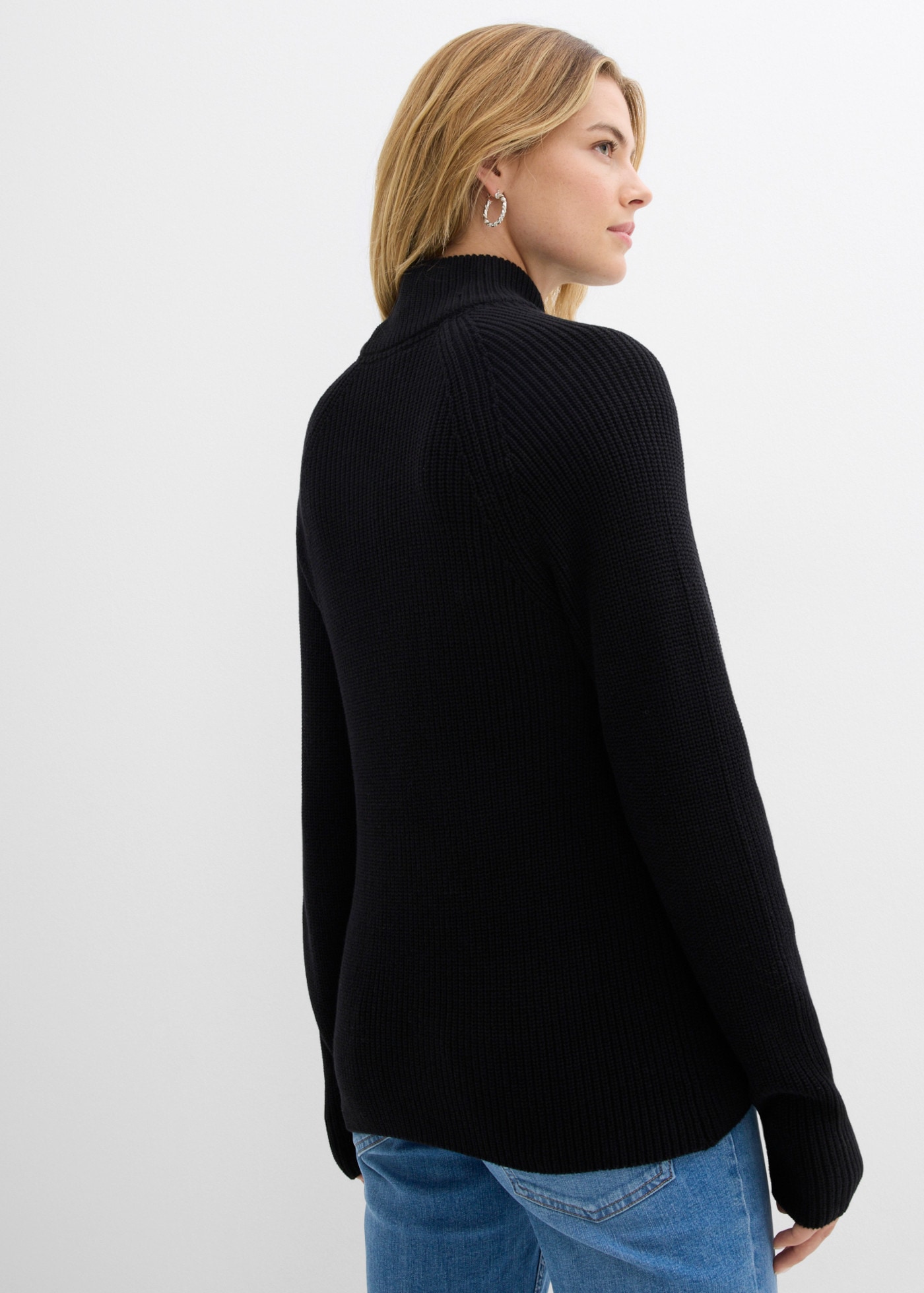 bonprix Pull en tricot en pur coton, coupe ample, avec col montant, style décontracté