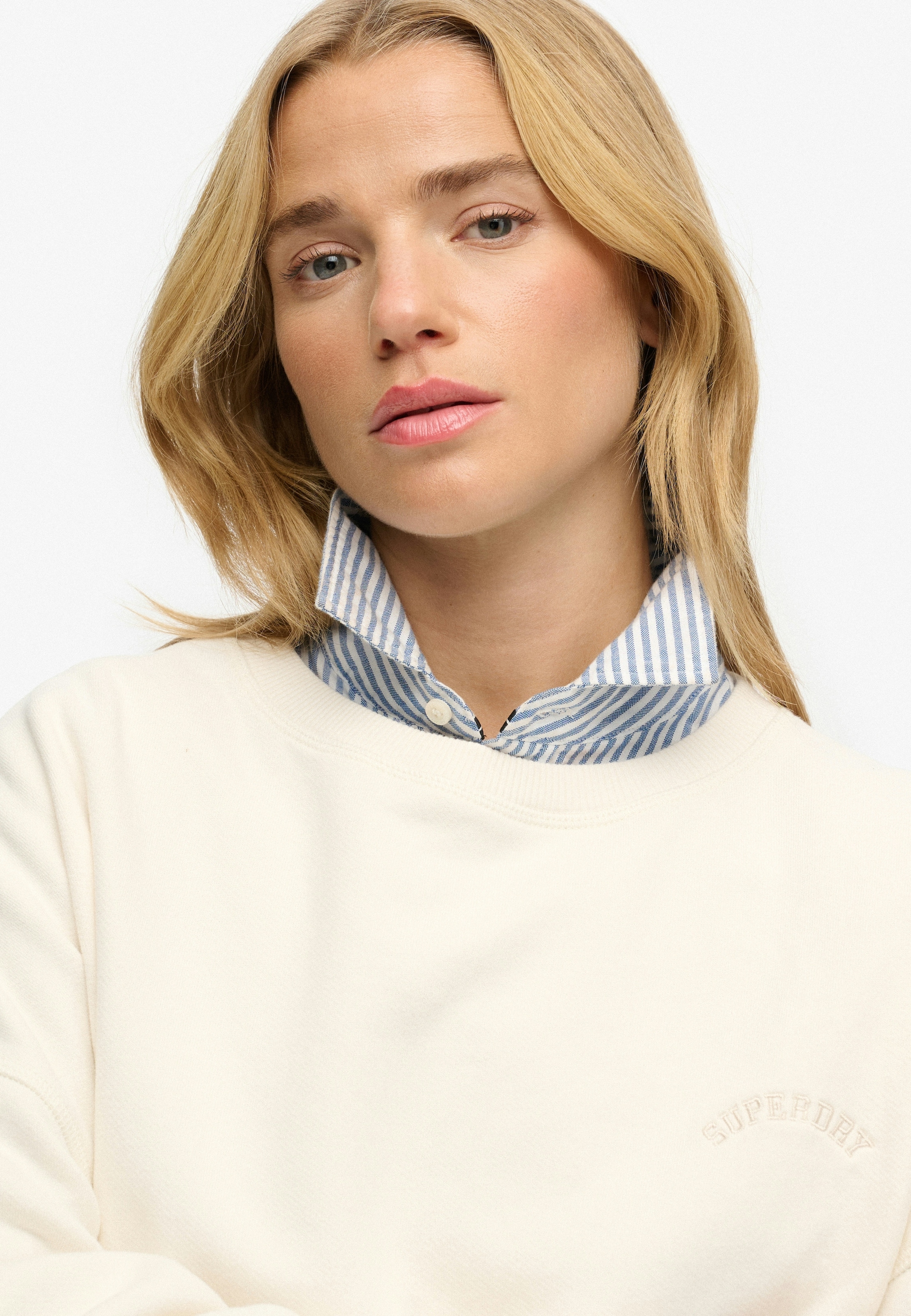 Superdry Sweatshirt »ESSENTIAL LOGO CREW«, aus Baumwolle und Sweatware, Oversize Passform, mit Rundhalsausschnitt
