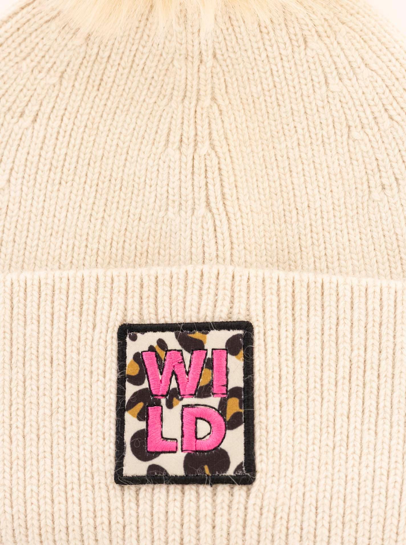 Zwillingsherz Bonnet tricoté »Wollmix "Wild Leo"« flauschiger Bommel, Leo-Patch, wärmend, breiter Umschlag