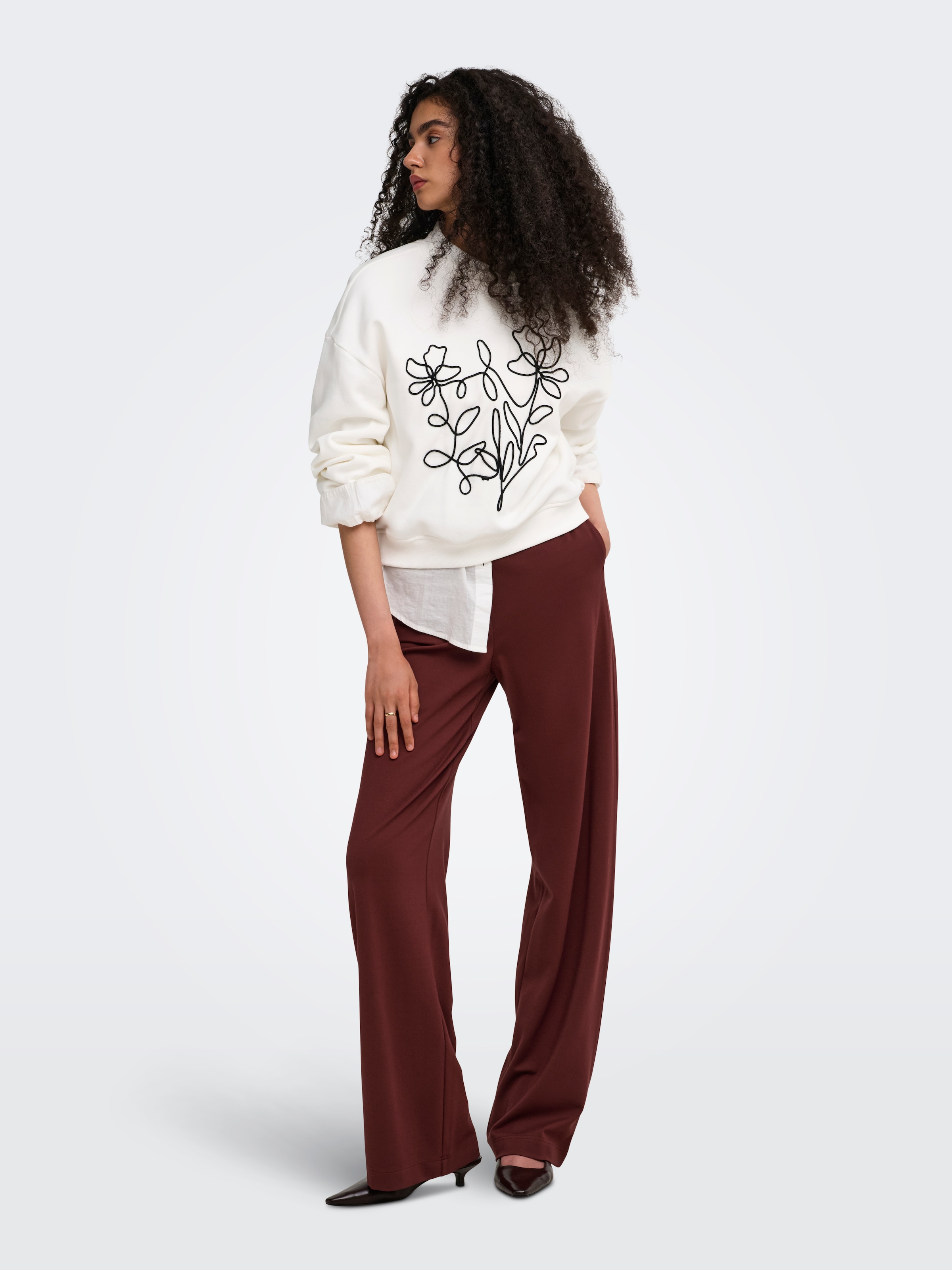 ONLY Sweat-shirt »ONLBROOKLYN L/S EMBROIDERY BOX SWT«, mélange coton, coupe régulière
