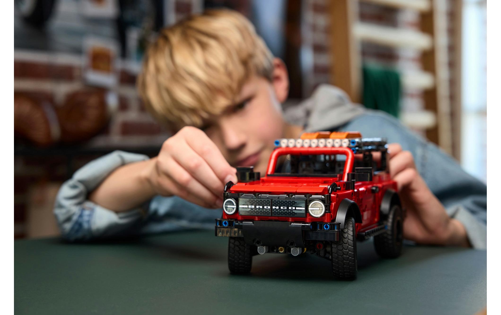 LEGO® Briques de jeu »LEGO® Technic Ford Bronco Offroader 42213«