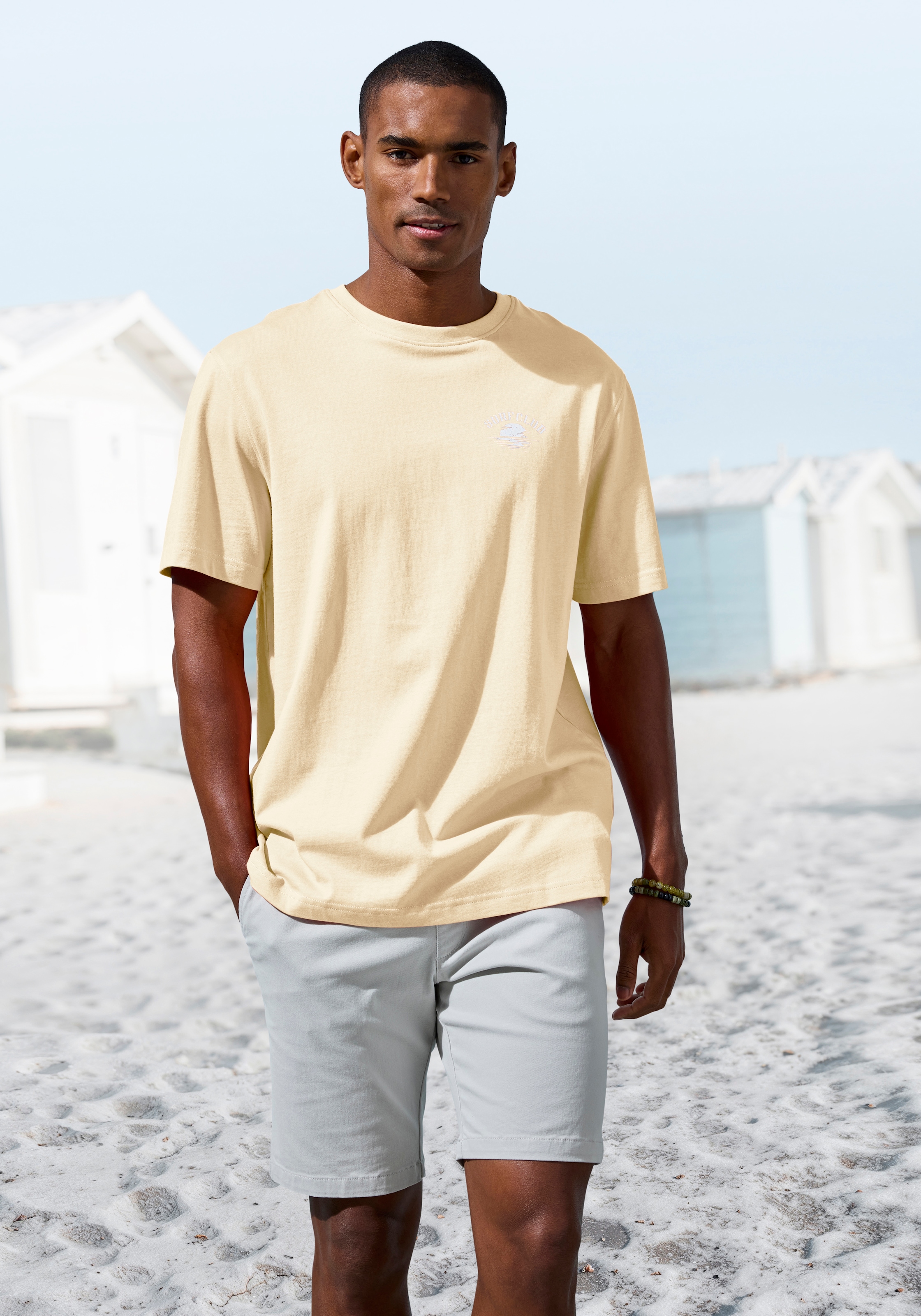 Beachtime T-Shirt », sommerliches Shirt mit modischem Surfer Print« Regular-Fit, mit kleinem Print vorn und grossem Print hinten