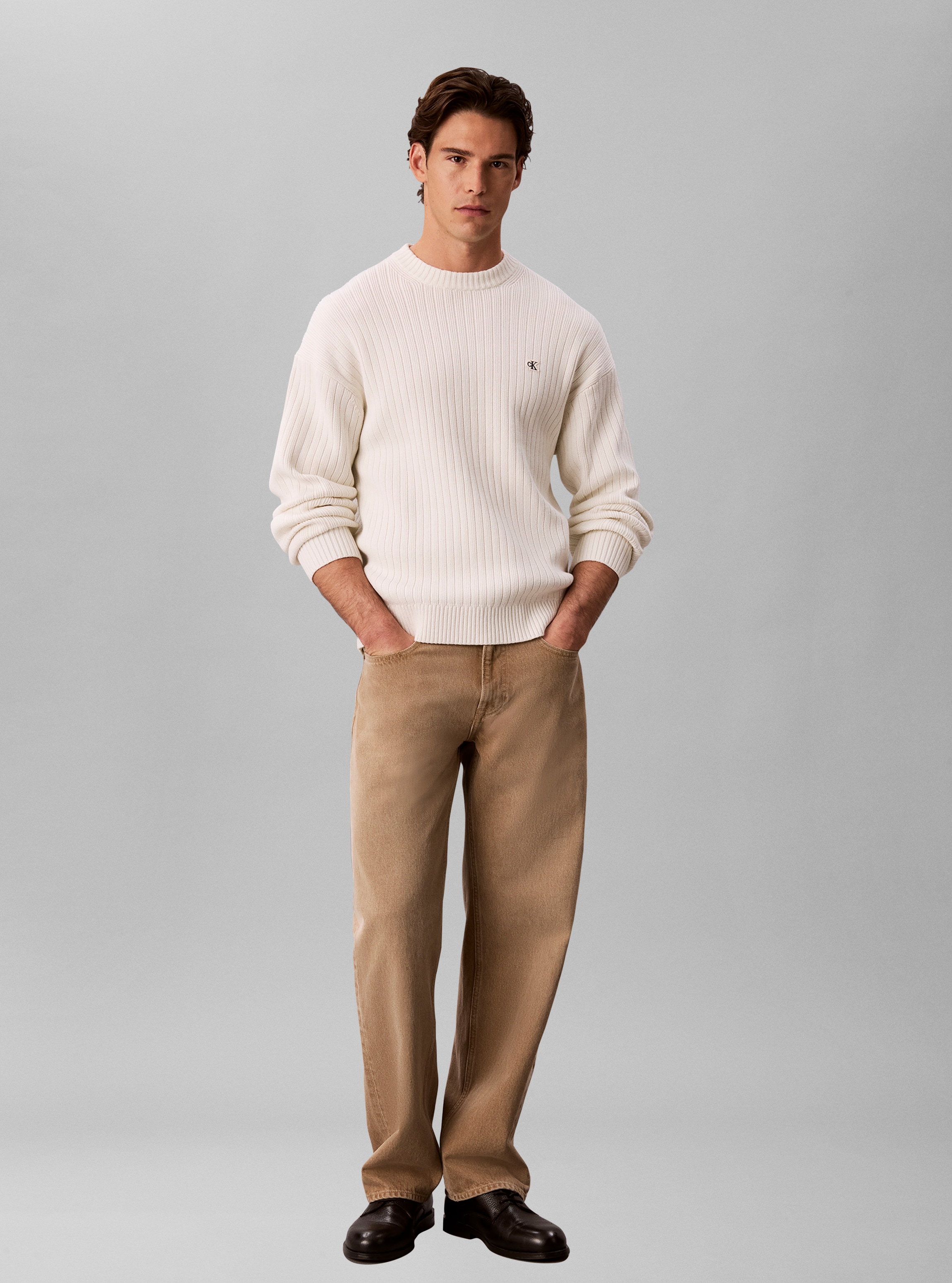 Calvin Klein Jeans Pull en tricot maille côtelée, coupe régulière, broderie du logo
