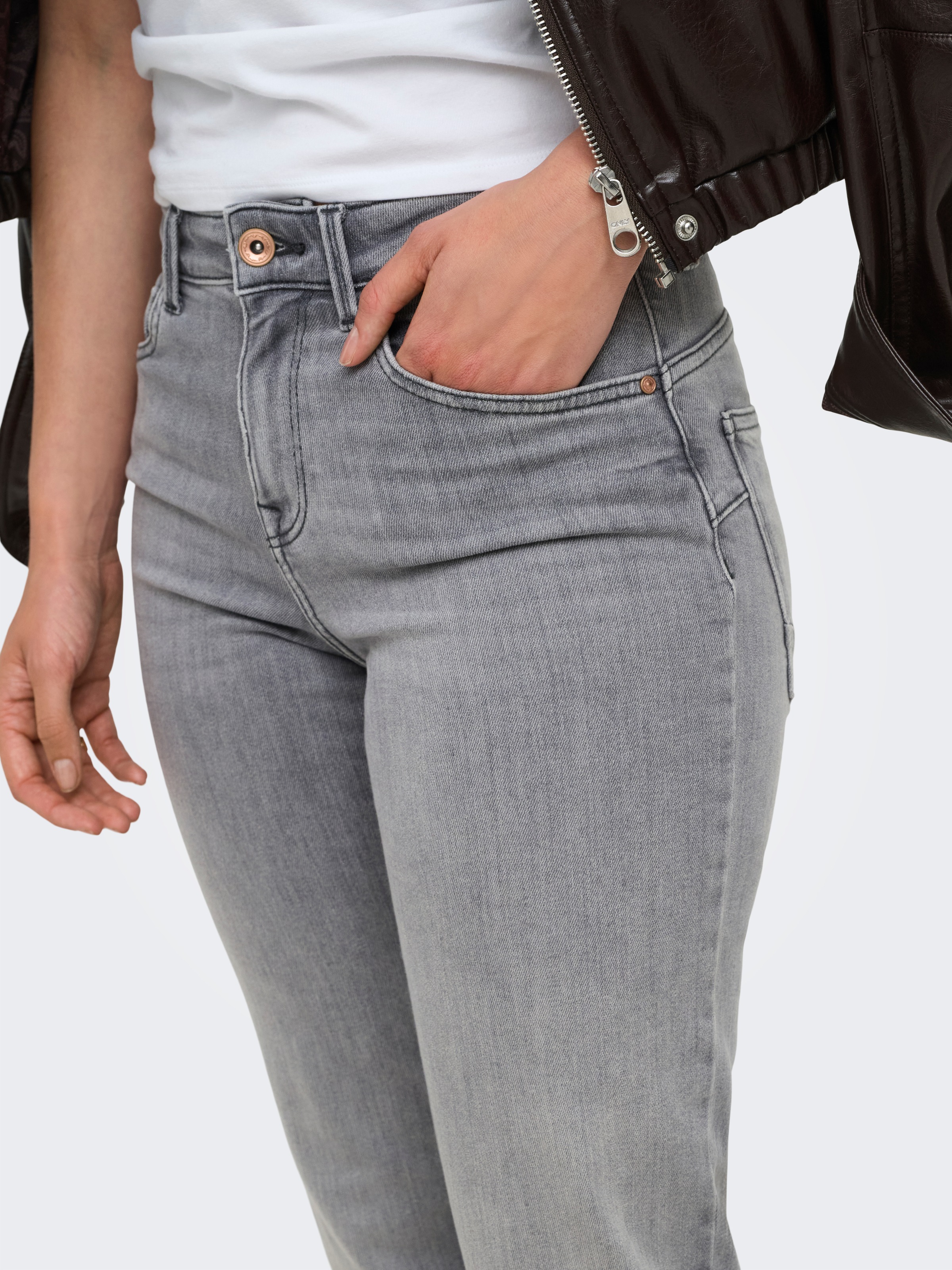 ONLY Jeans slim »ONLPOWER MW PUSH UP SLIM STRAIGHT DNM« mélange de coton, taille mi-haute, coupe slim