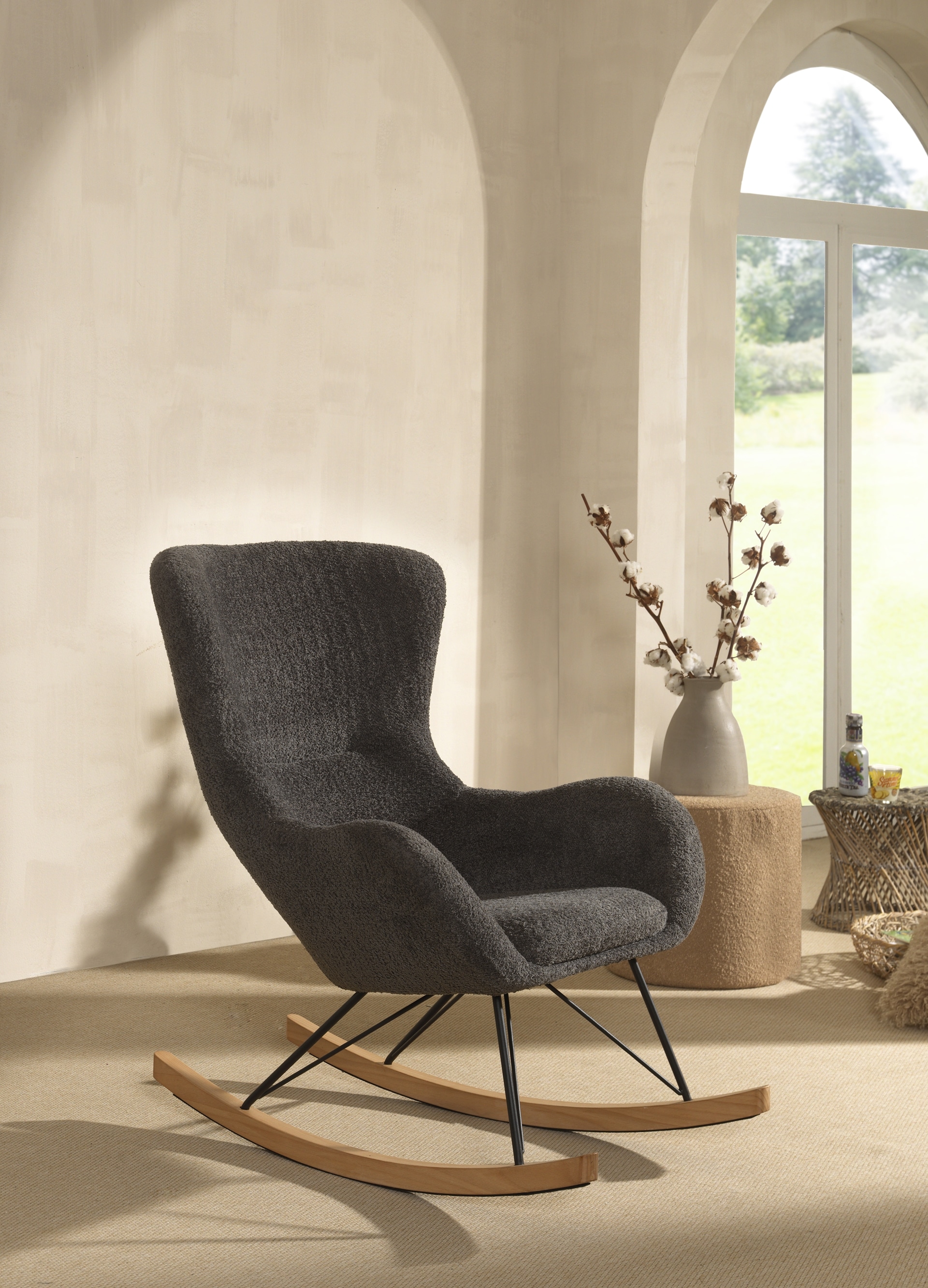 Vipack Fauteuil à bascule »Rocky, super bequemer Schaukelstuhl, runde zeitlose Formgebung« L/H/P env. 76x101x110 cm, patins bois massif avec protection sol,  coque d’assise rembourrée en tissu bouclé duveteux, au choix 2 couleurs