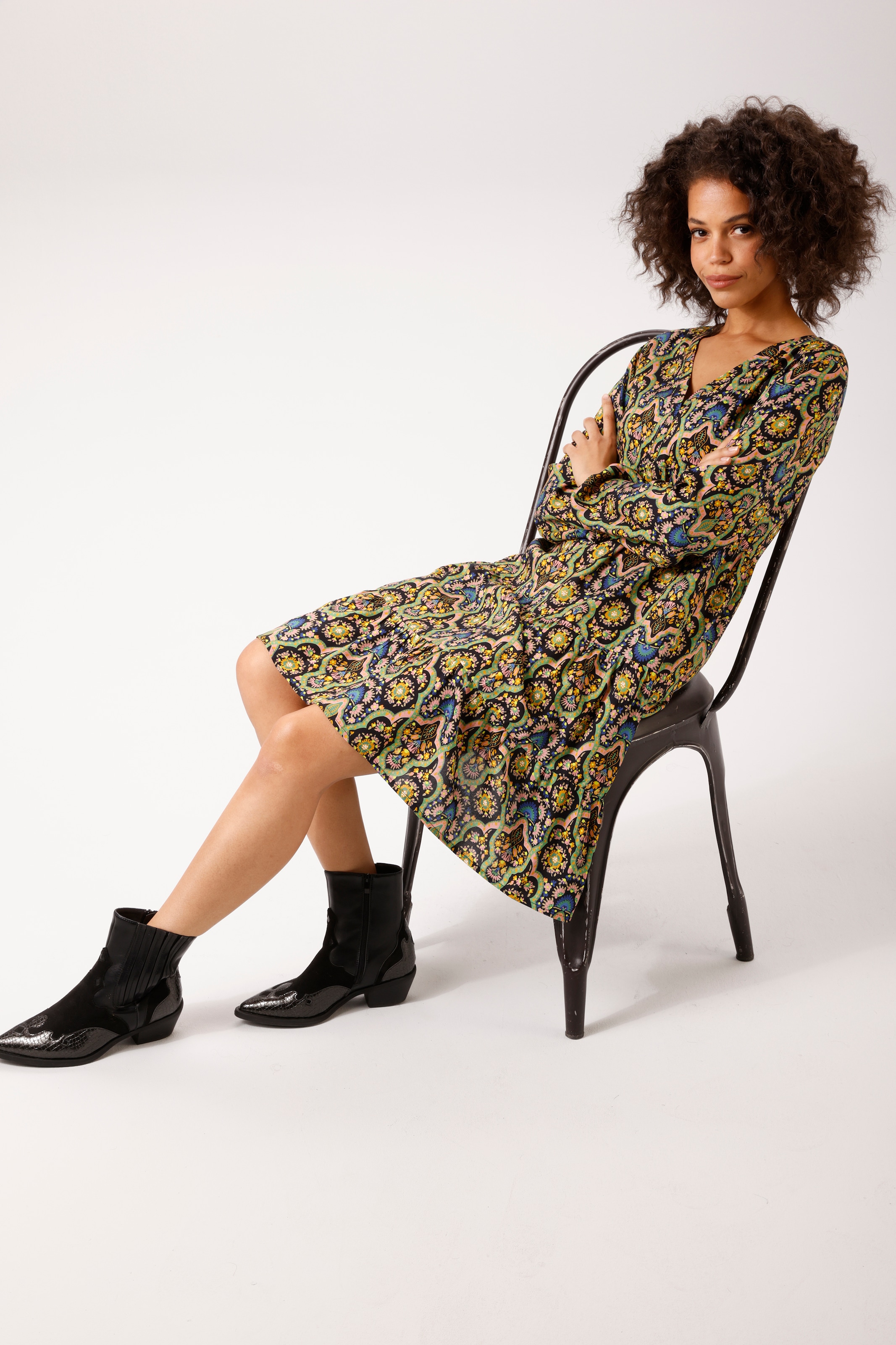 Aniston CASUAL Tunikakleid mit farbenfrohen, grafischen Druck - NEUE KOLLEKTION