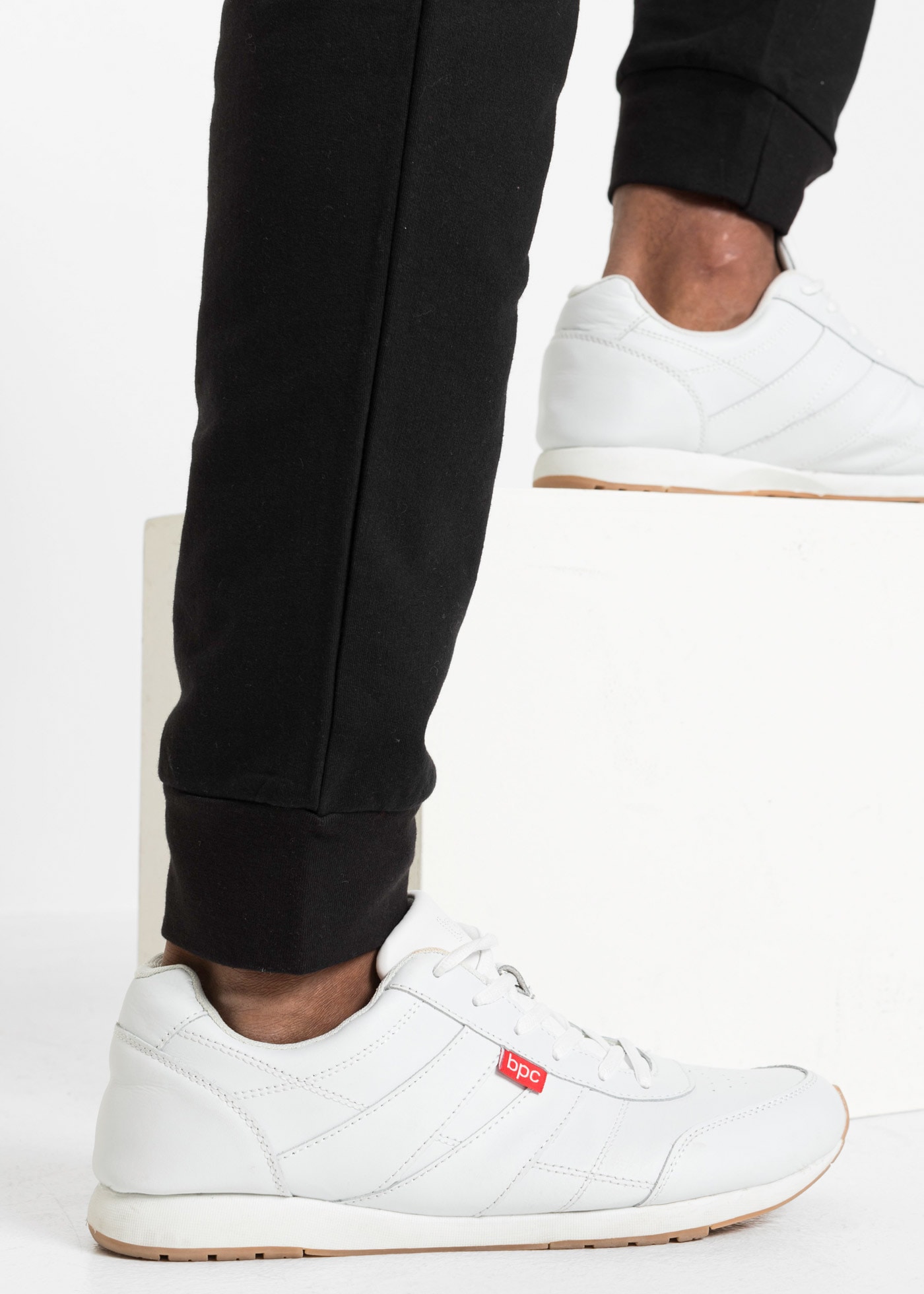 bonprix Pantalon de jogging  Jogginghose mit Kontrastdetails