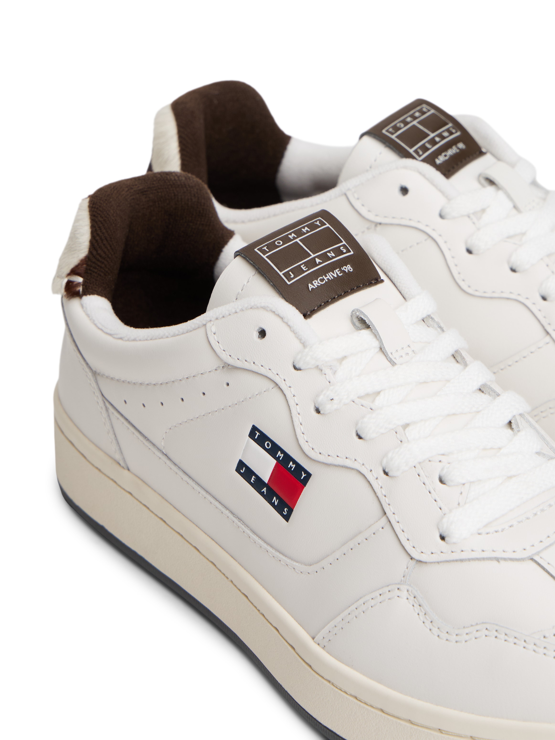 Tommy Jeans Baskets à plateforme »ARCHIVE '98 CALF HAIR TAB«  , chaussure de loisir, chaussure basse, chaussure à lacets avec drapeau logo typique