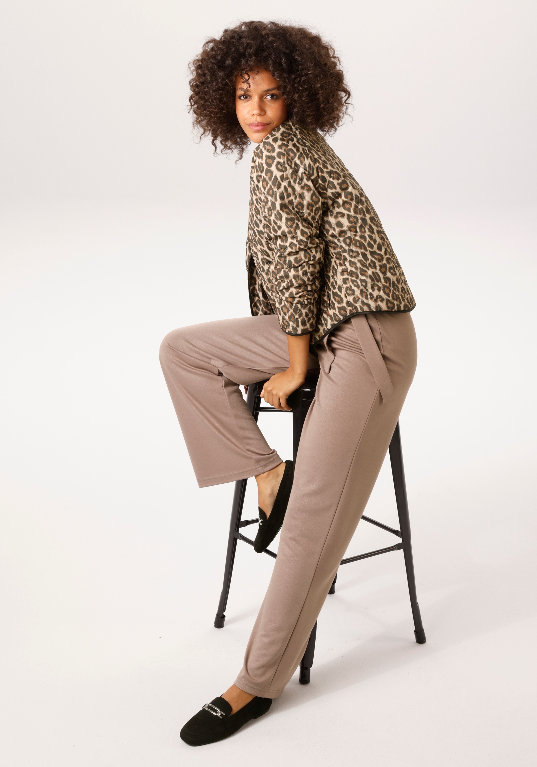 Aniston CASUAL Steppjacke mit trendigem Leo-Print - NEUE KOLLEKTION