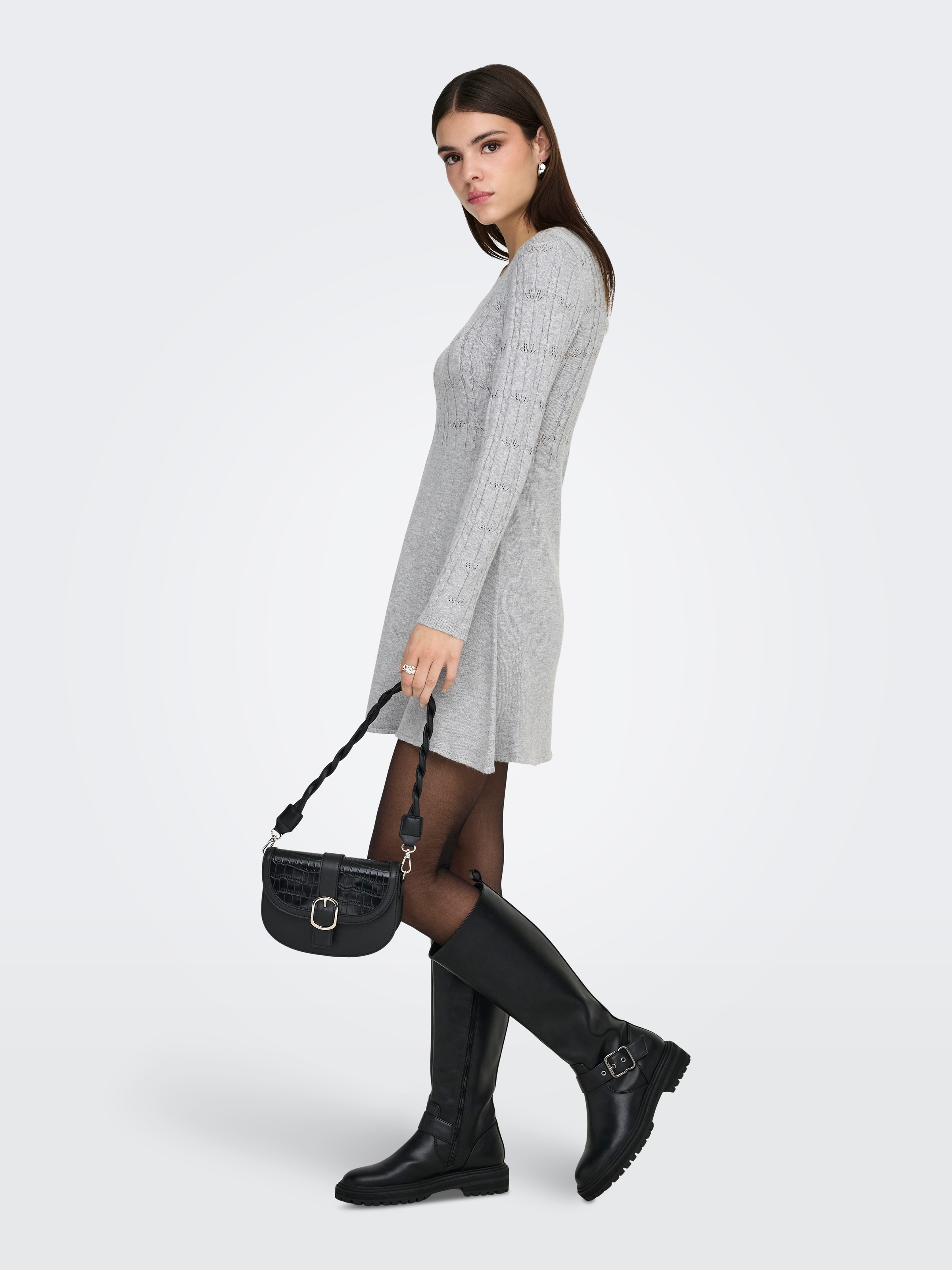 ONLY Robe en tricot »ONLKATIA LIFE LS O-NECK CABL DRES EX KNT« mélange viscose, coupe régulière, col rond