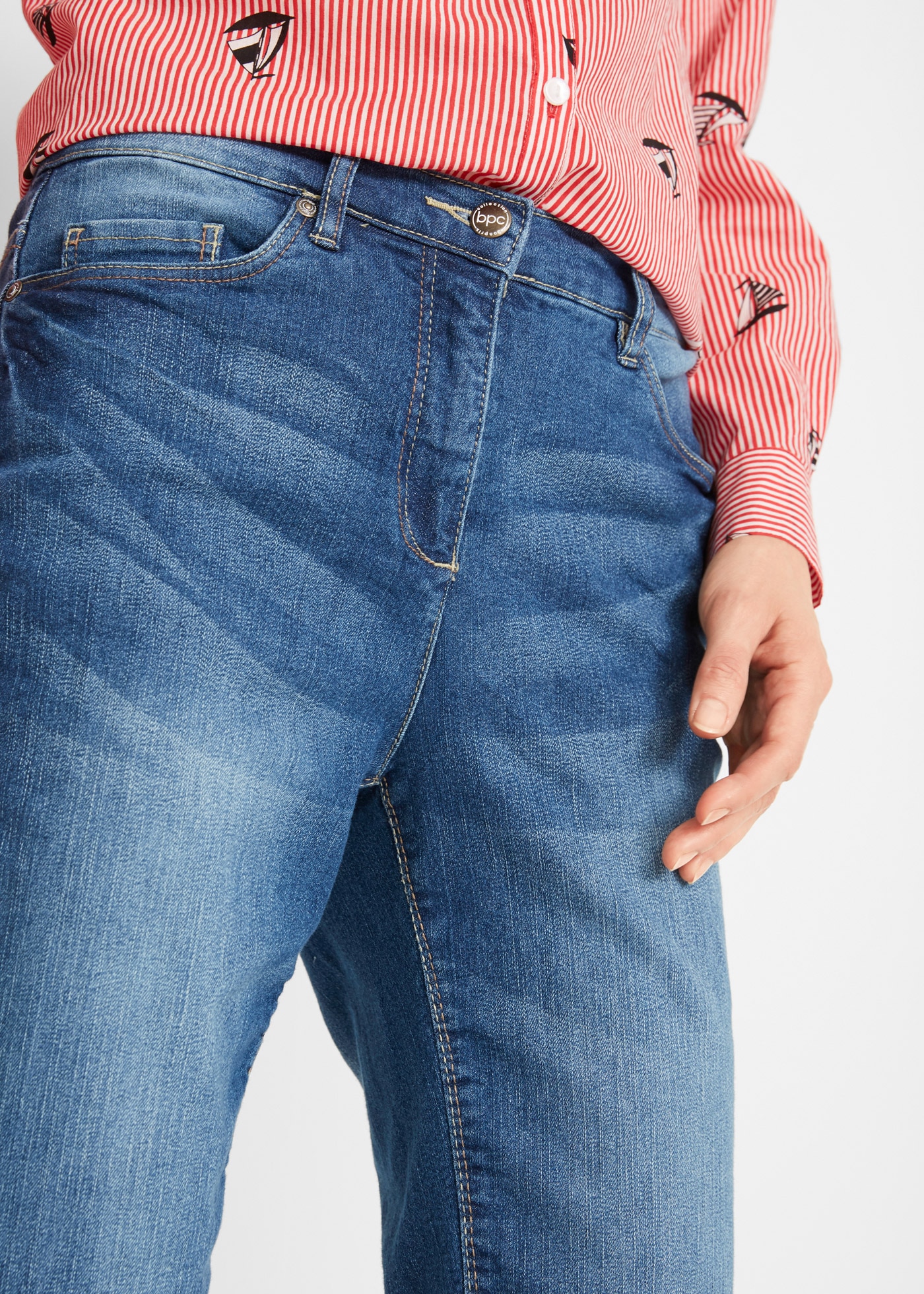 bonprix Bermuda »Jeans Bermuda Mid Waist mit gekrempeltem Saum«  aus Stretchstoff, mit Knopf- und Zipperverschluss, Regular Fit