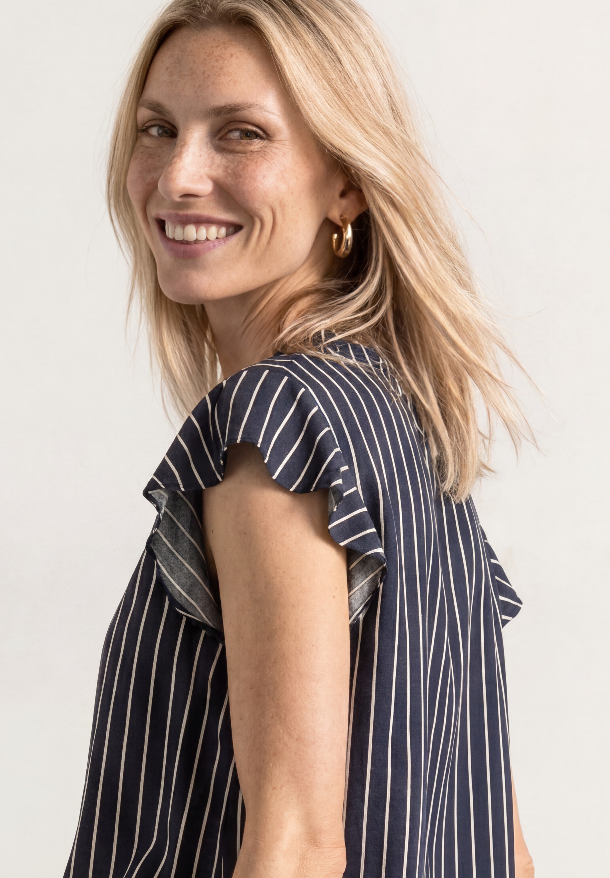 STREET ONE Blouse à manches courtes blouse d'été avec motif graphique et manches à volants