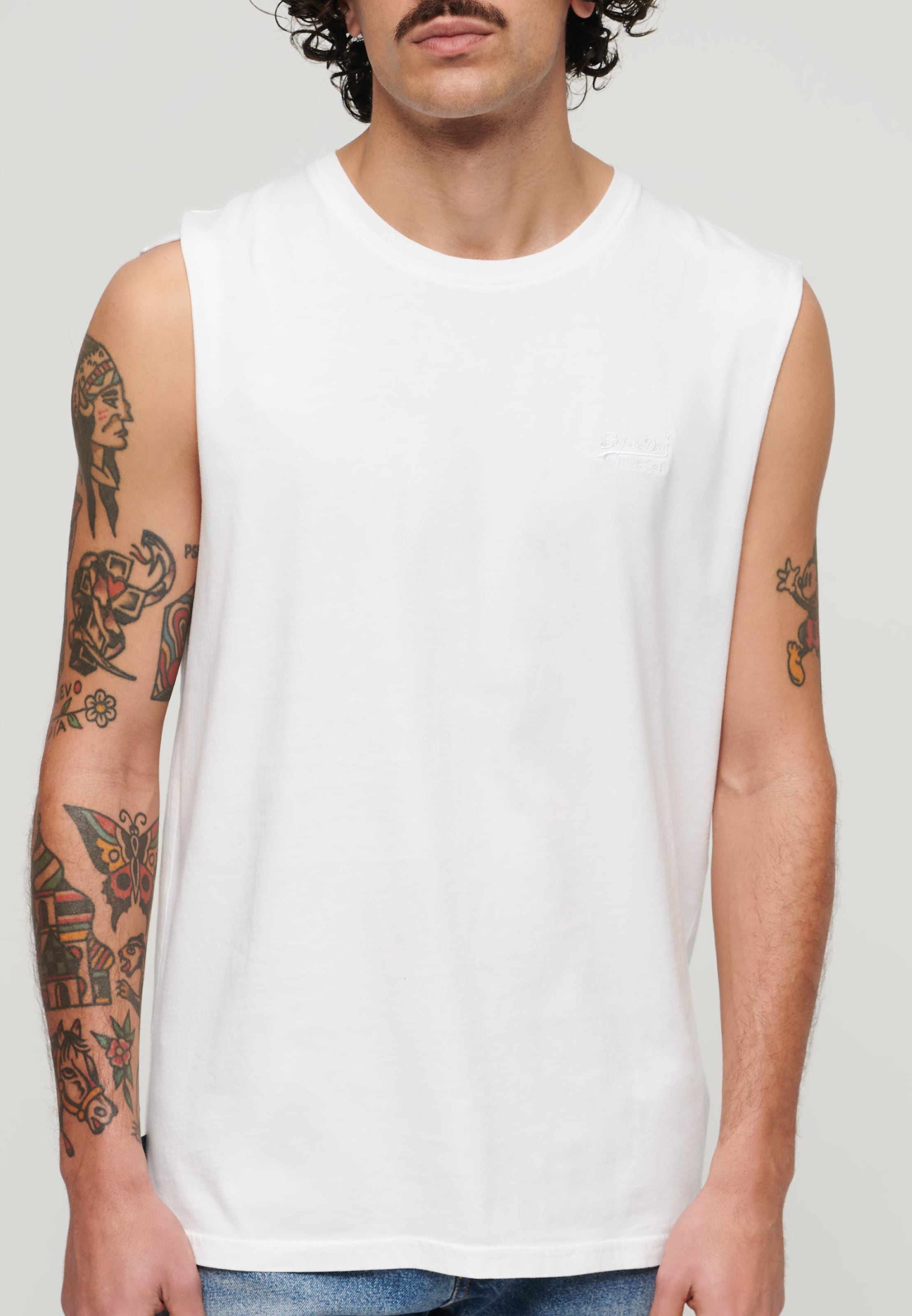 Superdry Tanktop »ESSENTIAL LOGO TANK UB« mit lockerer Passform, aus Baumwolle und Single Jersey