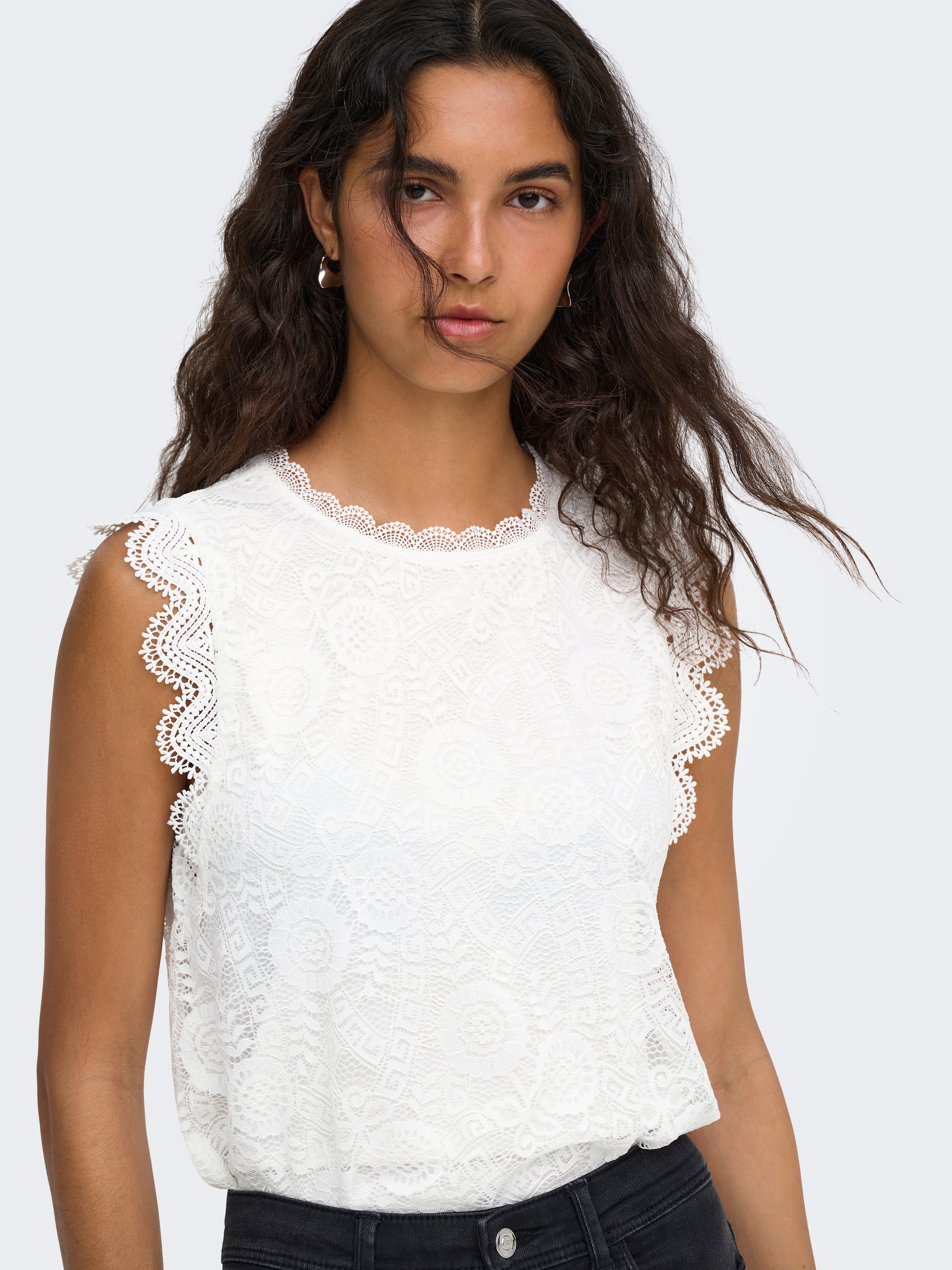 ONLY Top en dentelle »ONLSINE S/L LACE TOP CS JRS« mélange de matières, coupe régulière, col rond