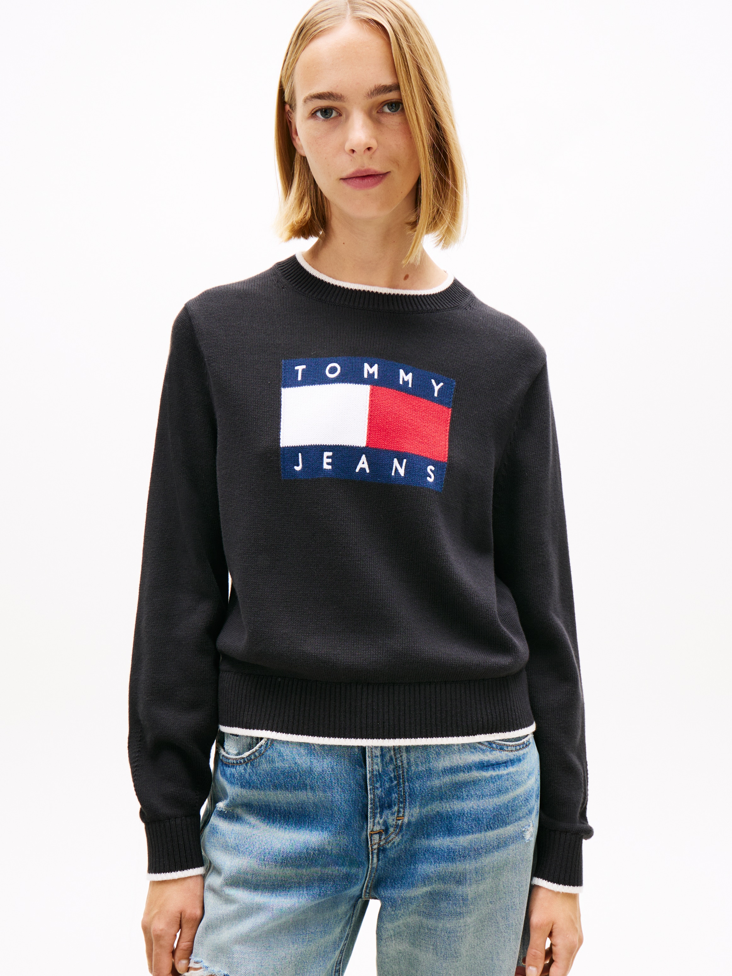 Tommy Jeans Pull en tricot »TJW TIPPING FLAG SWEATER EXT« avec intarsia logo, coupe décontractée
