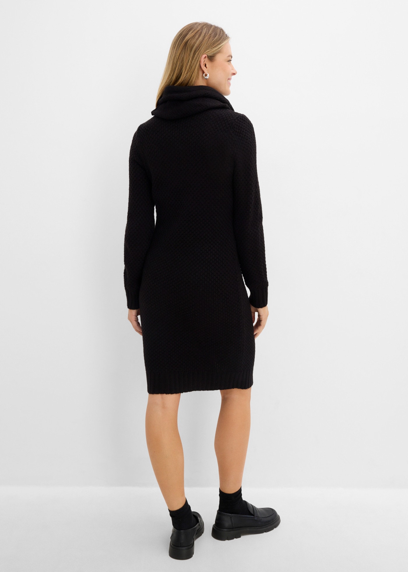 bonprix Robe en tricot »Strickkleid mit Schalkragen« longueur genou, avec col châle, coupe slim fit