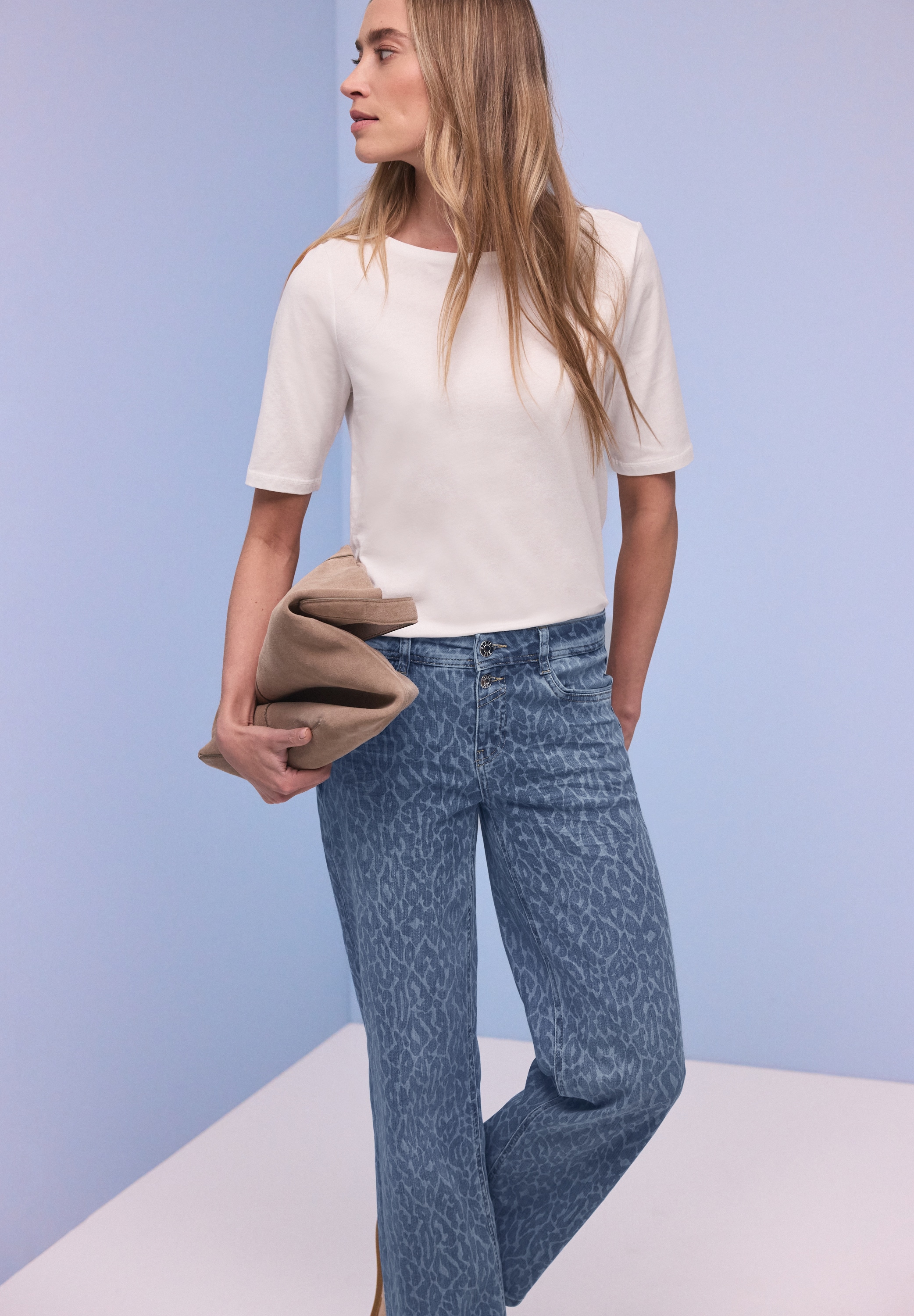 STREET ONE Straight-Jeans »Style Amalia Straight Leg« mit einem gelaserten Leo‑Muster