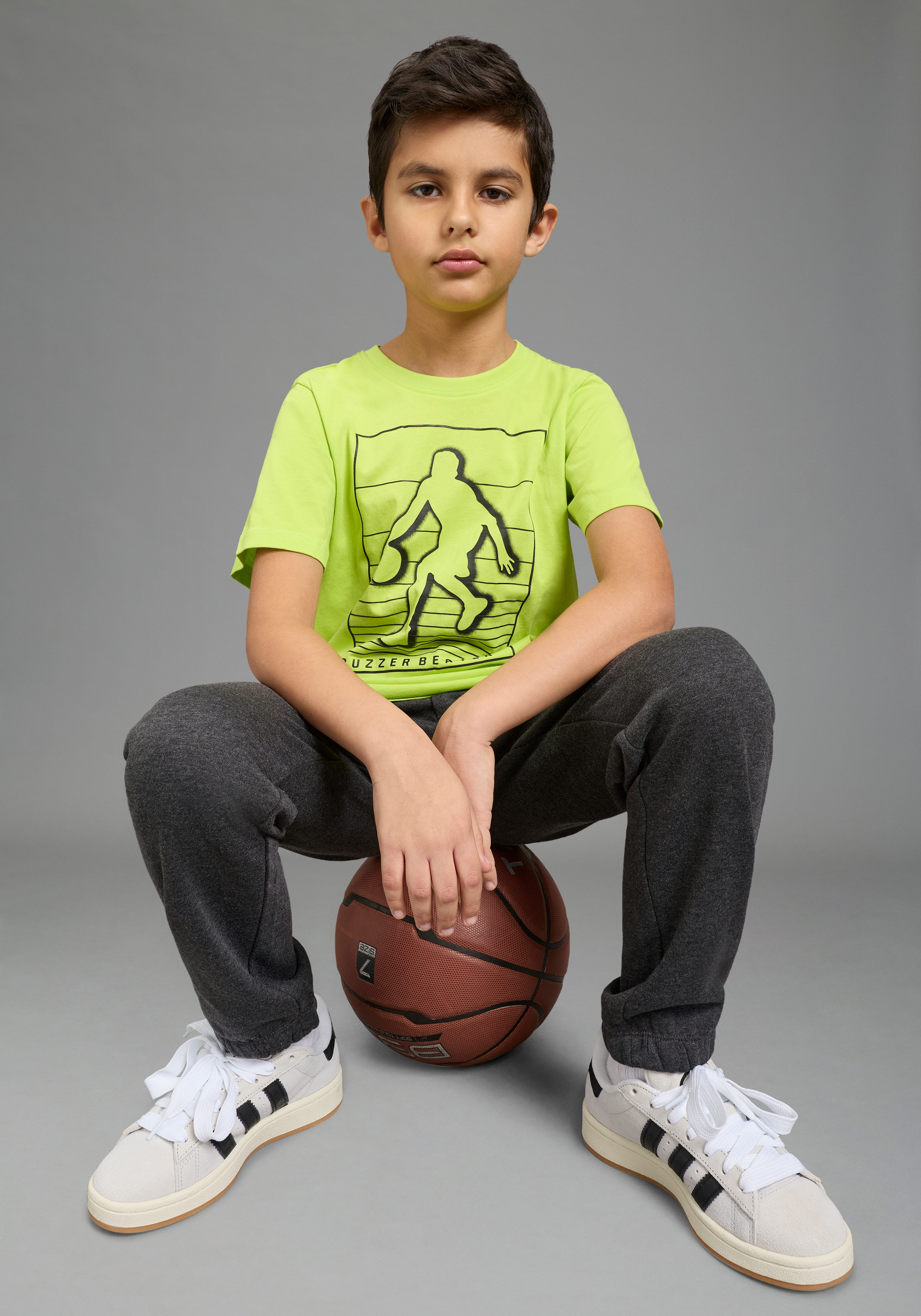 KIDSWORLD T-Shirt »2er Pack Shirts mit Basketball-Print« Packung, 2,  sportlicher Stil, Kurzarm, bedruckt, aus Baumwolle