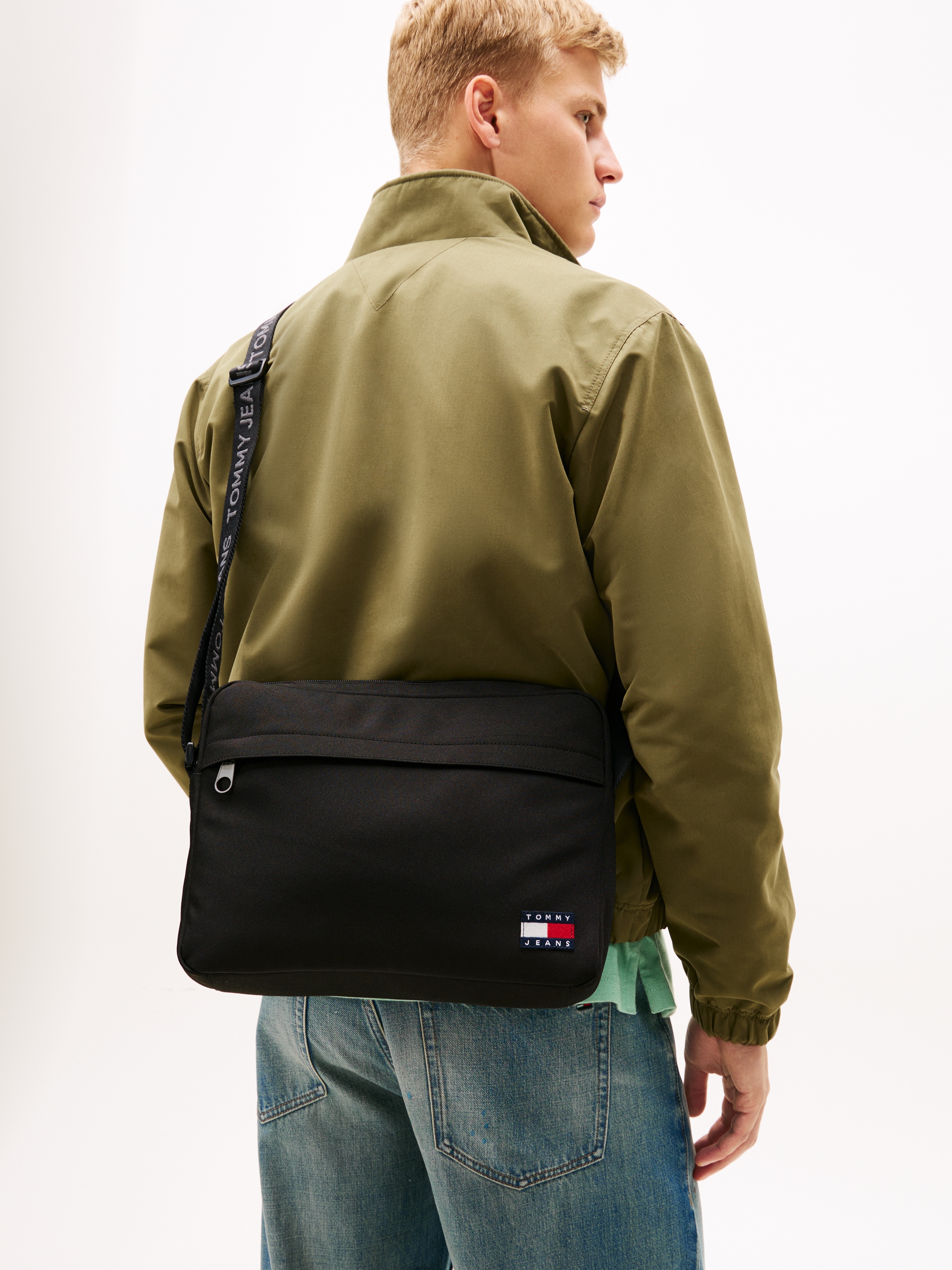 Tommy Jeans Sac à bandoulière »TJM ESS DAILY COMPUTER BAG« sac bandoulière homme, sac business, logo sur la sangle