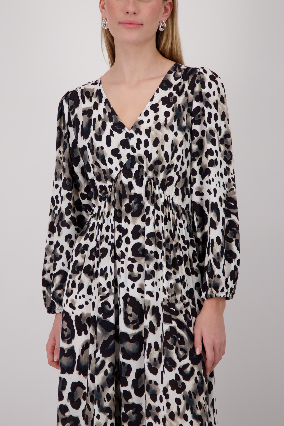 Monari Maxi robe »Kleid Leodruck allover« Sans poche Regular fit mit Leomuster