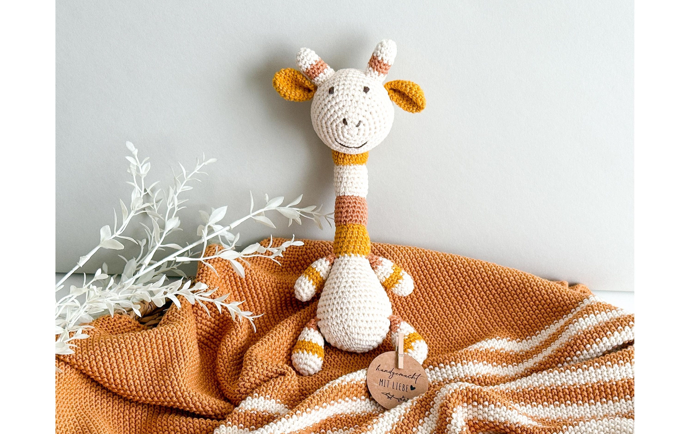   Set cadeau pour nouveau-né »Welcomebabybox Leni – Decke & Giraffe« 2 cuis Kuschelige 2-teilige Geschenkbox für Babys